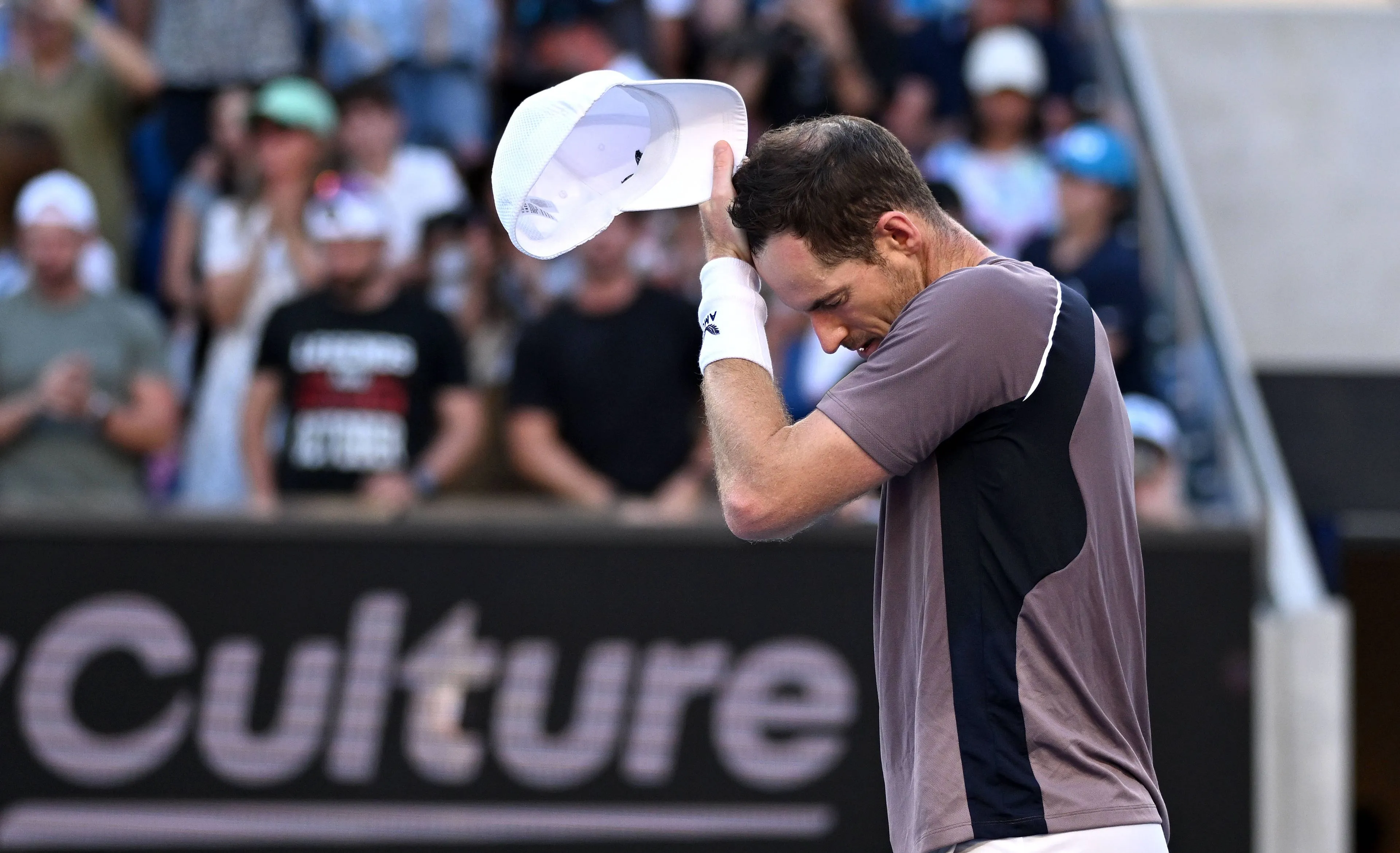 Andy Murray’s emotional farewell in second round at Queen’s Club after mid-match retirement