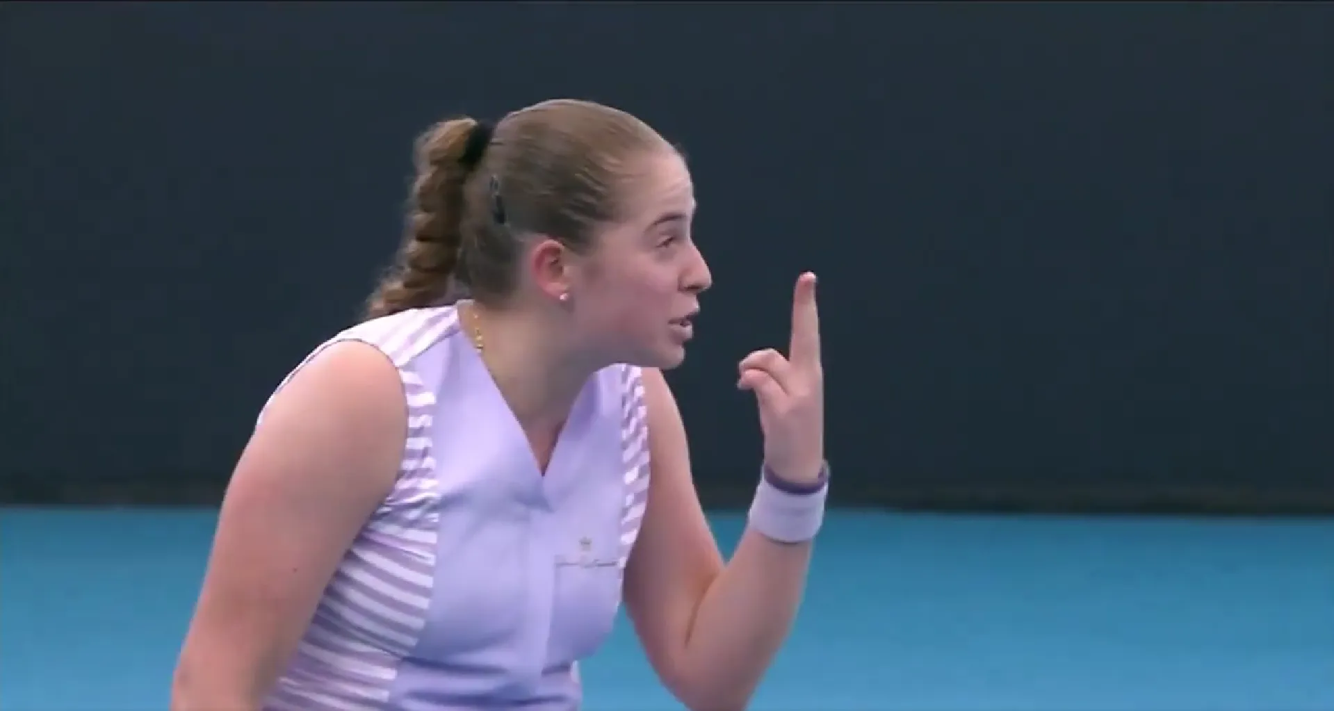(VIDEO) Jelena Ostapenko goes berserk at umpire in double bounce drama in Azarenka Brisbane loss