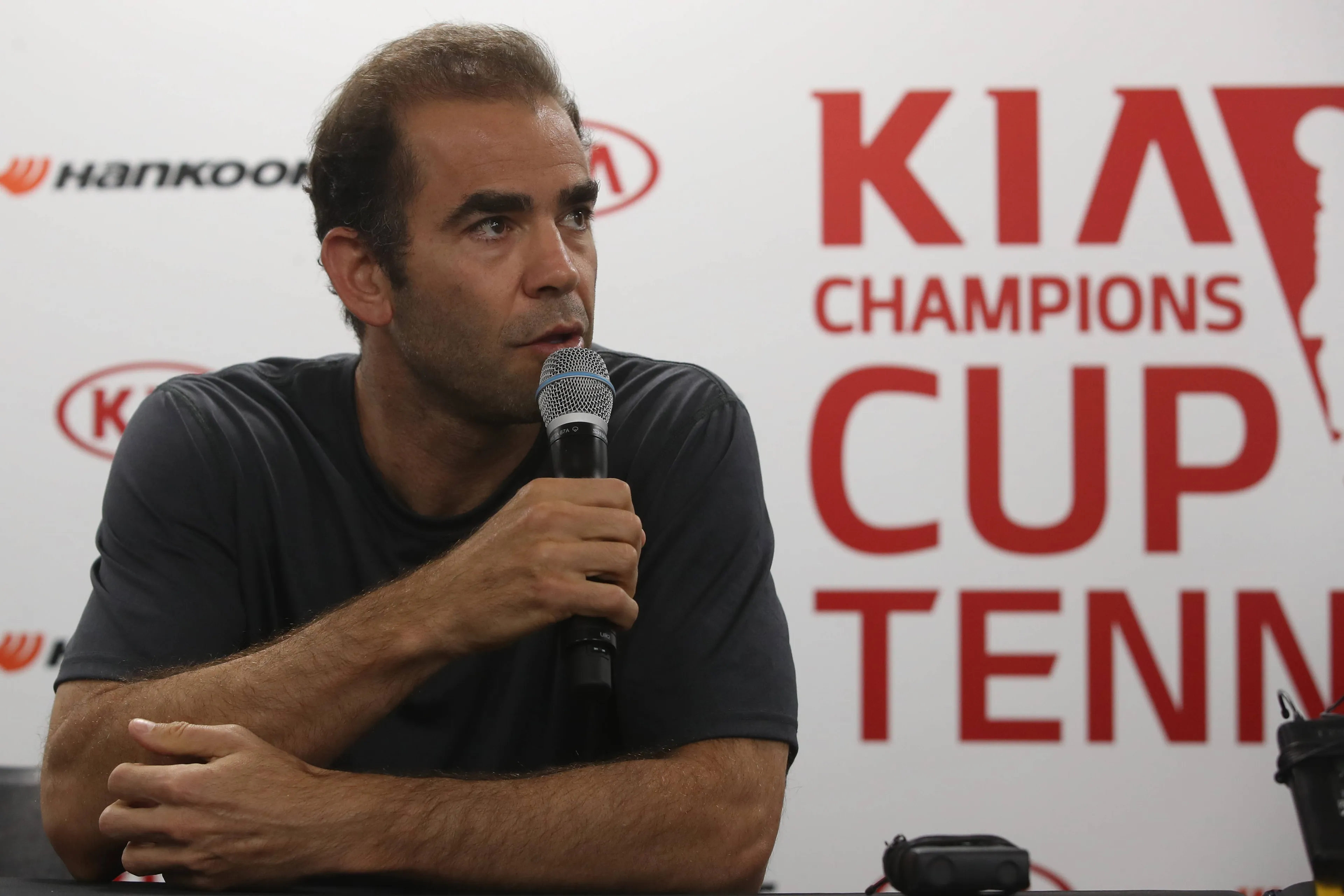 "Seine Frau leidet an Krebs, und so stellt man ihn dar": Pete Sampras ist nicht wiederzuerkennen" - Tennisfans bezeichnen das Stück als "entsetzlich"
