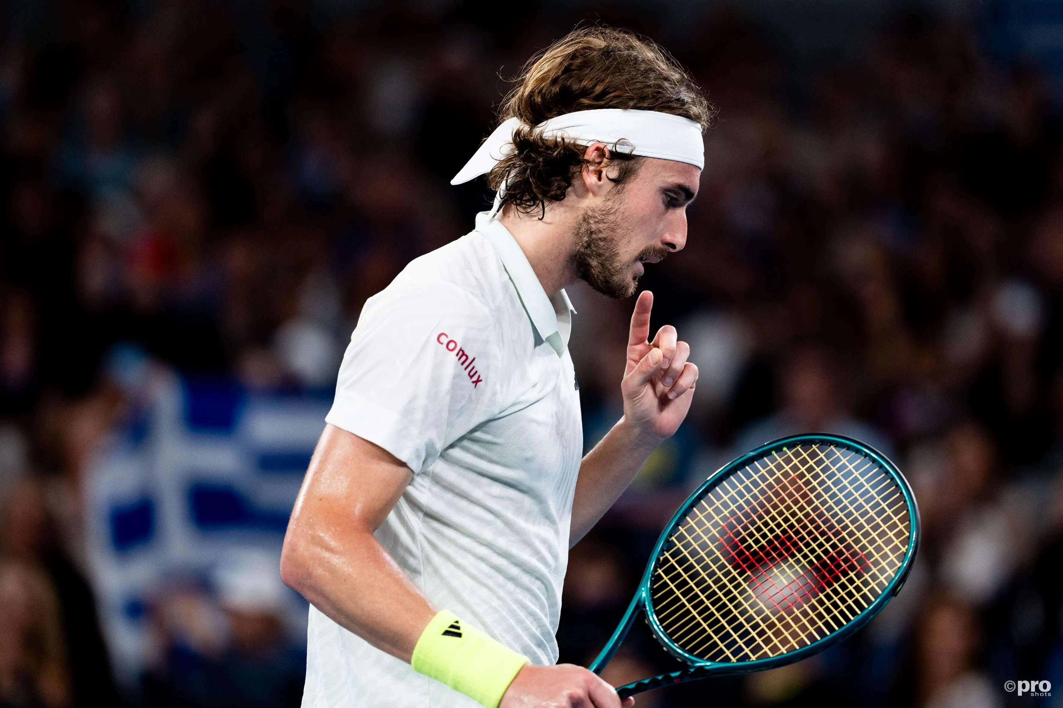Stefanos Tsitsipas asked to speak Spanish at Los Cabos Open but struggles as he blames girlfriend Paula Badosa: "Speaks only Catalan around me"