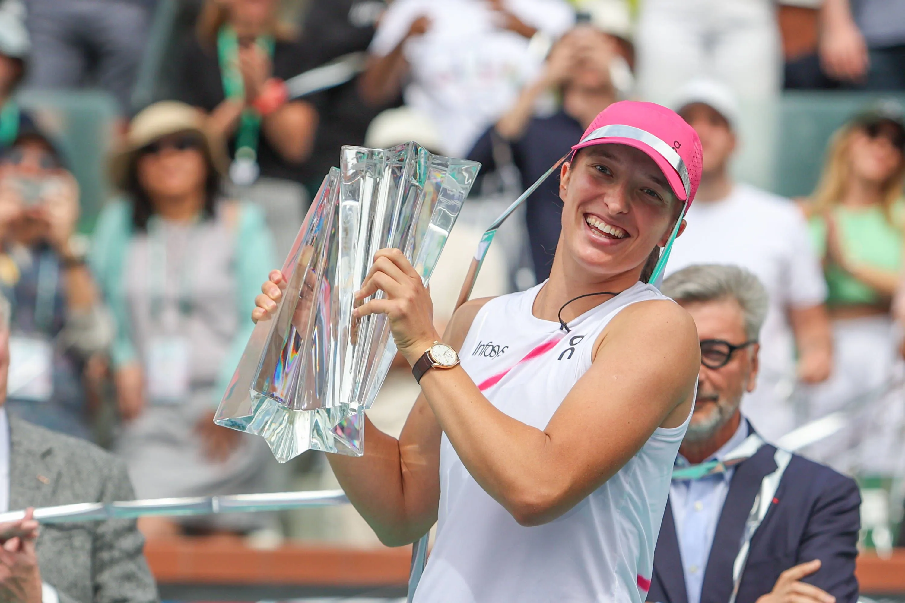 "After Serena Williams, I'm not sure there's been a better player": Iga Swiatek showered with praise by journalist Jon Wertheim