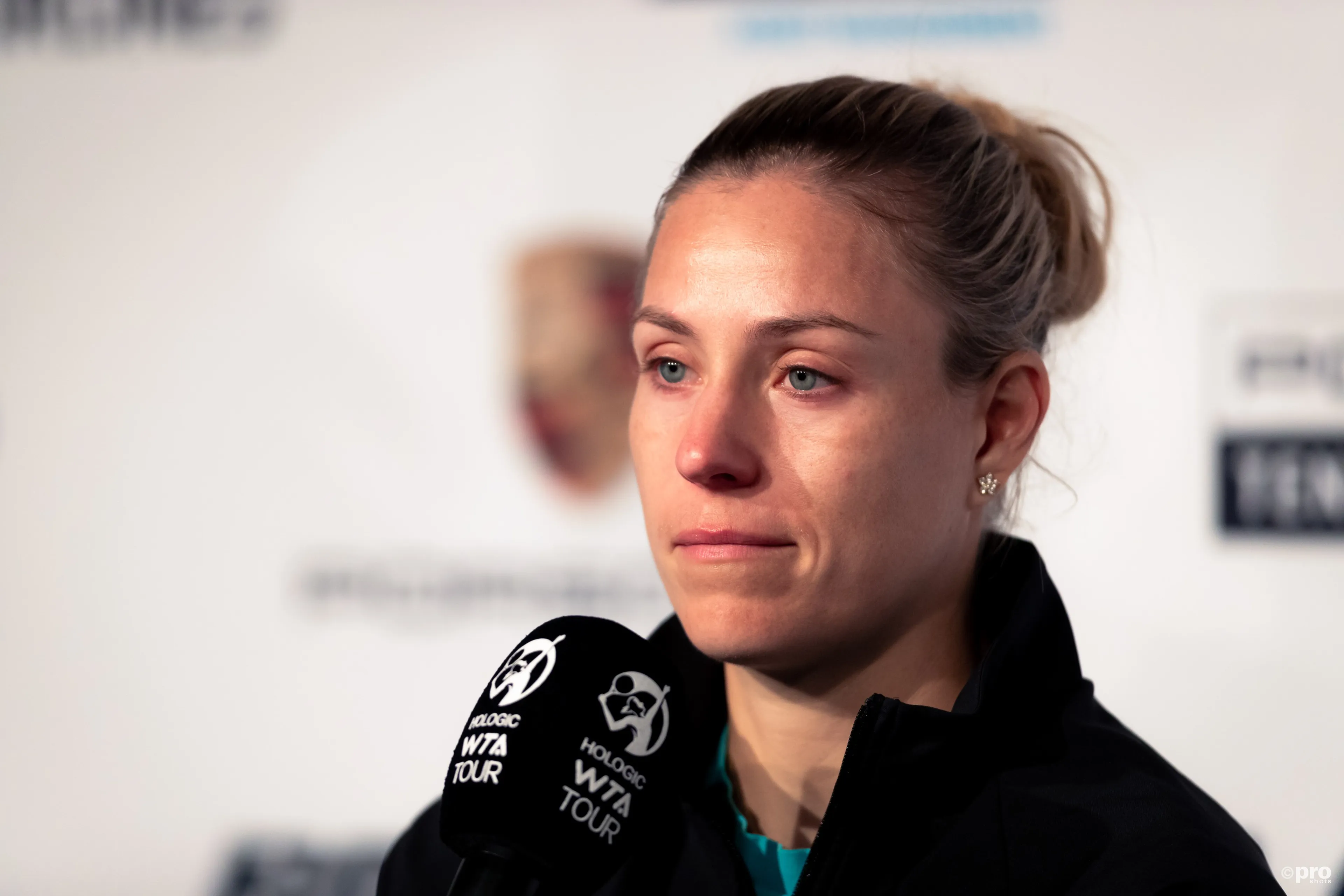 "Jetzt gibt es eine kleine Person in meinem Leben, die wichtiger ist als Tennis", gesteht Angelique Kerber vor dem Stuttgart-Rückspiel