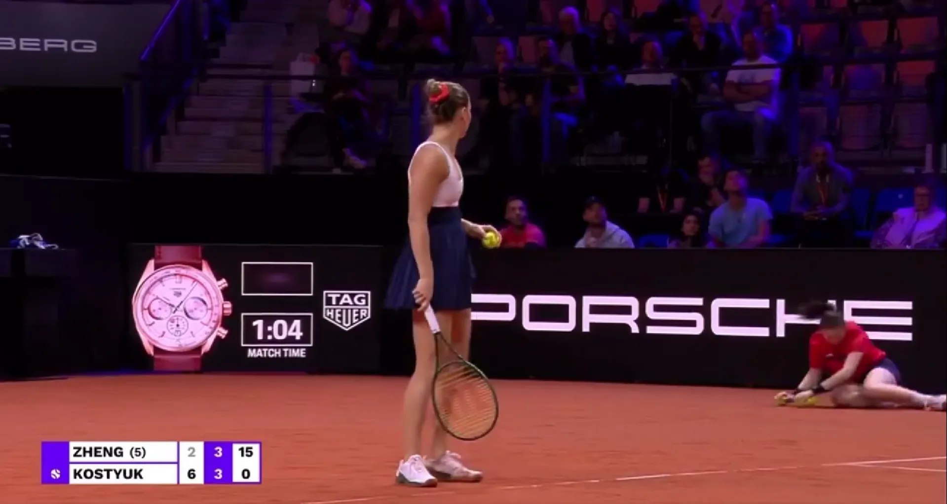 (VIDEO) Unfortunate fall for ball girl as Marta Kostyuk serves at Porsche Tennis Grand Prix