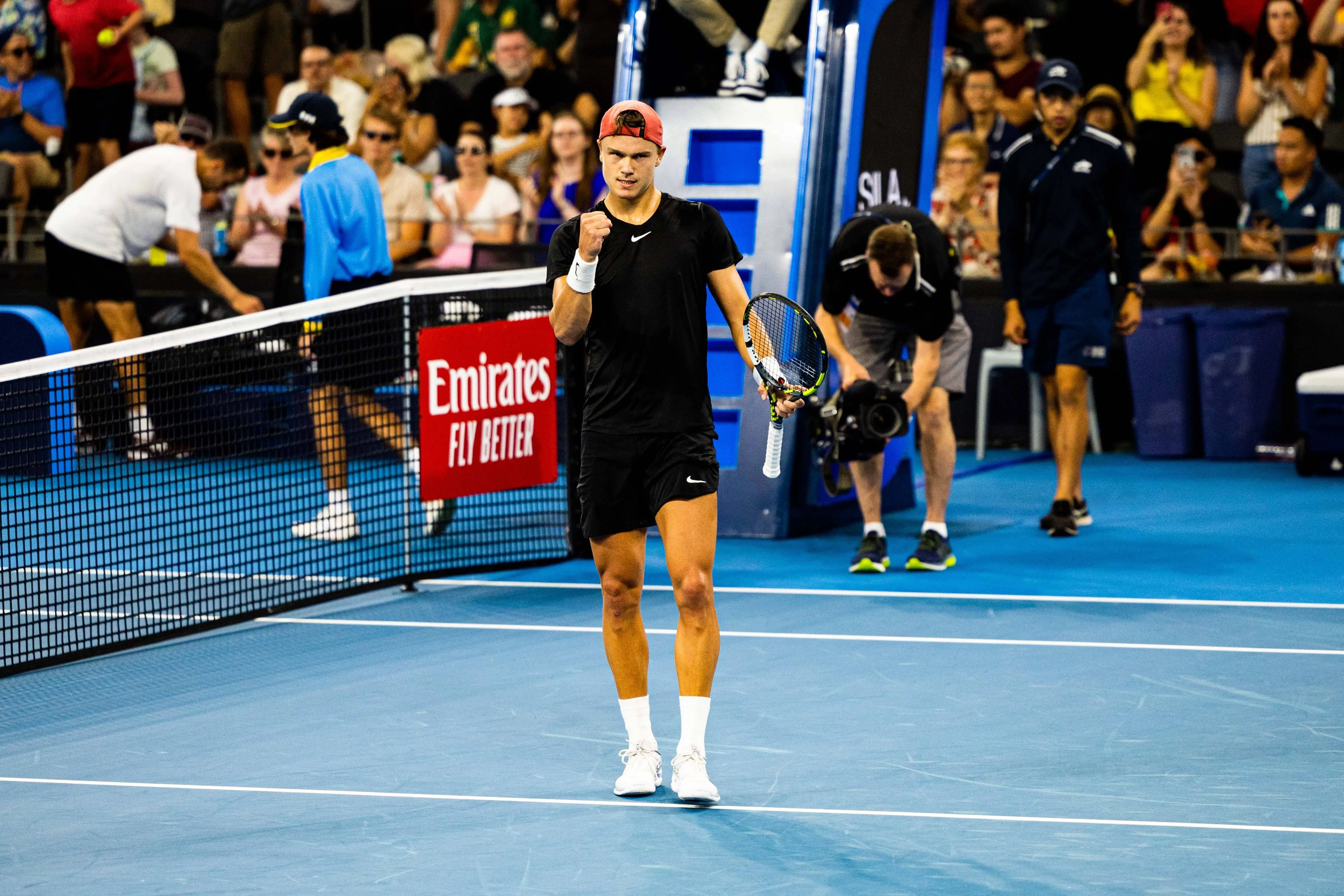 Dosis diaria de redes sociales: Holger Rune y Frances Tiafoe imitan a Roger y Rafa en la pista flotante de Acapulco
