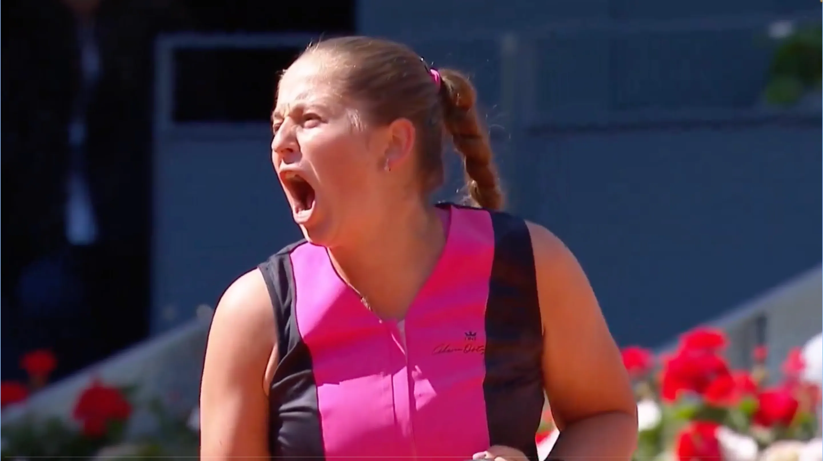 (VIDEO) Jelena Ostapenko loses her mind and screams at Ons Jabeur's box after constant cheering