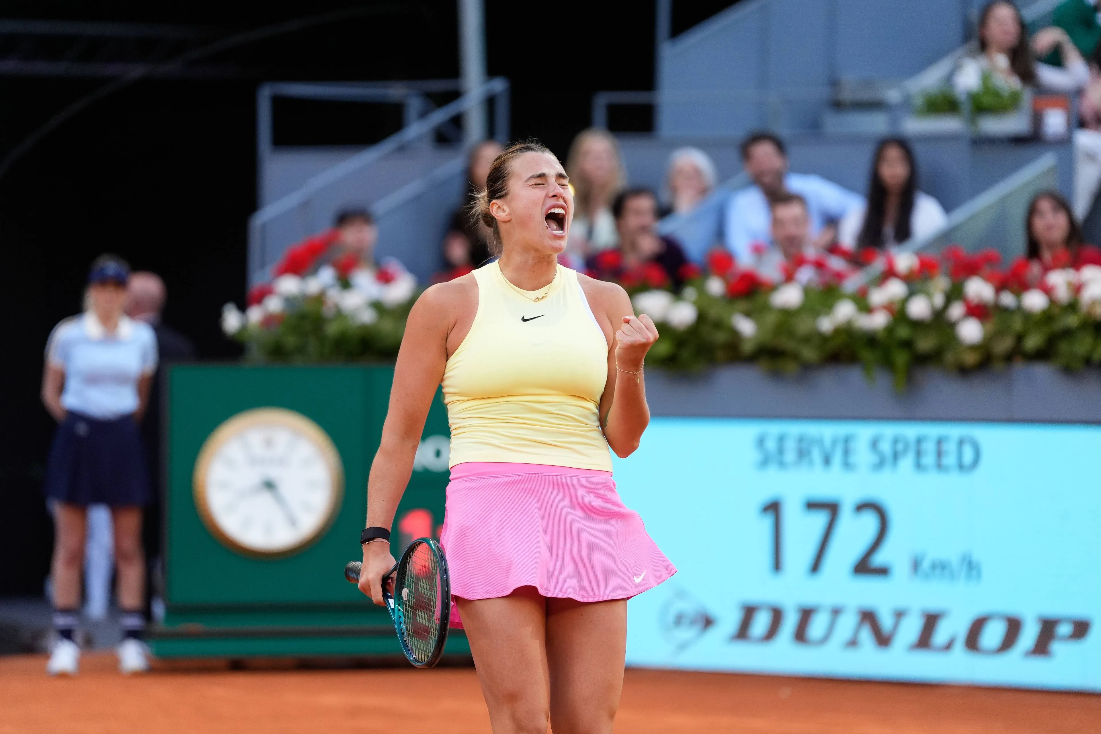 Aryna Sabalenka scherzt, gibt aber zu, dass die Niederlage gegen Iga Swiatek bei den Madrid Open "schwer zu akzeptieren" ist : "Ich werde morgen 26, das ist scheiße"