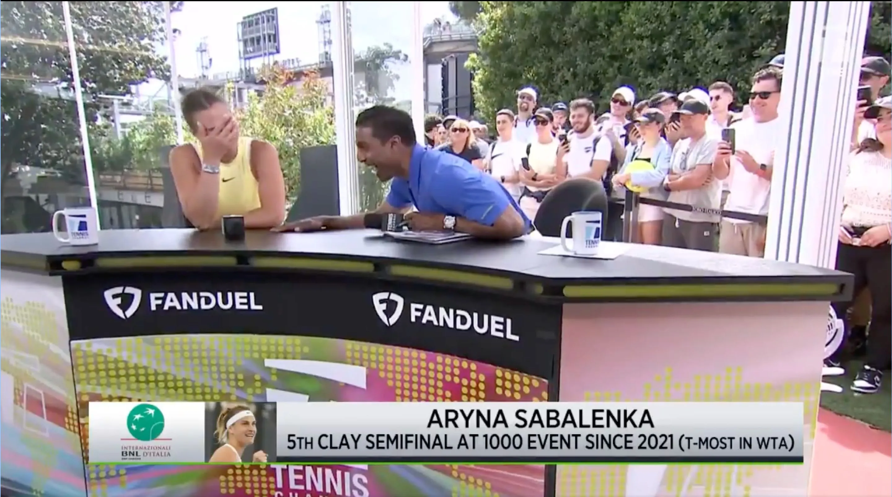 (VIDEO)  Aryna Sabalenka flucht auf Tennis Channel bei den Rom Open auf lustige Weise : „Es liegt mir einfach im Blut“