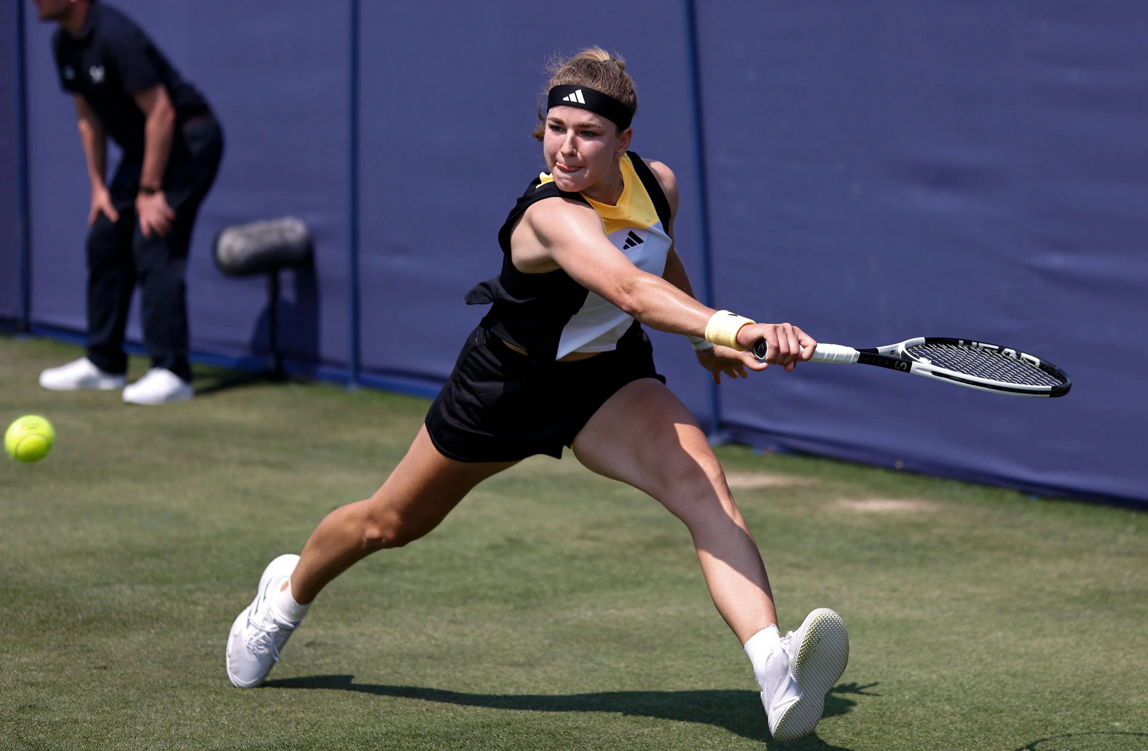 Epischer Kampf in Dubai: Clara Tauson triumphiert über Muchova in einem spannenden WTA 1000-Halbfinale