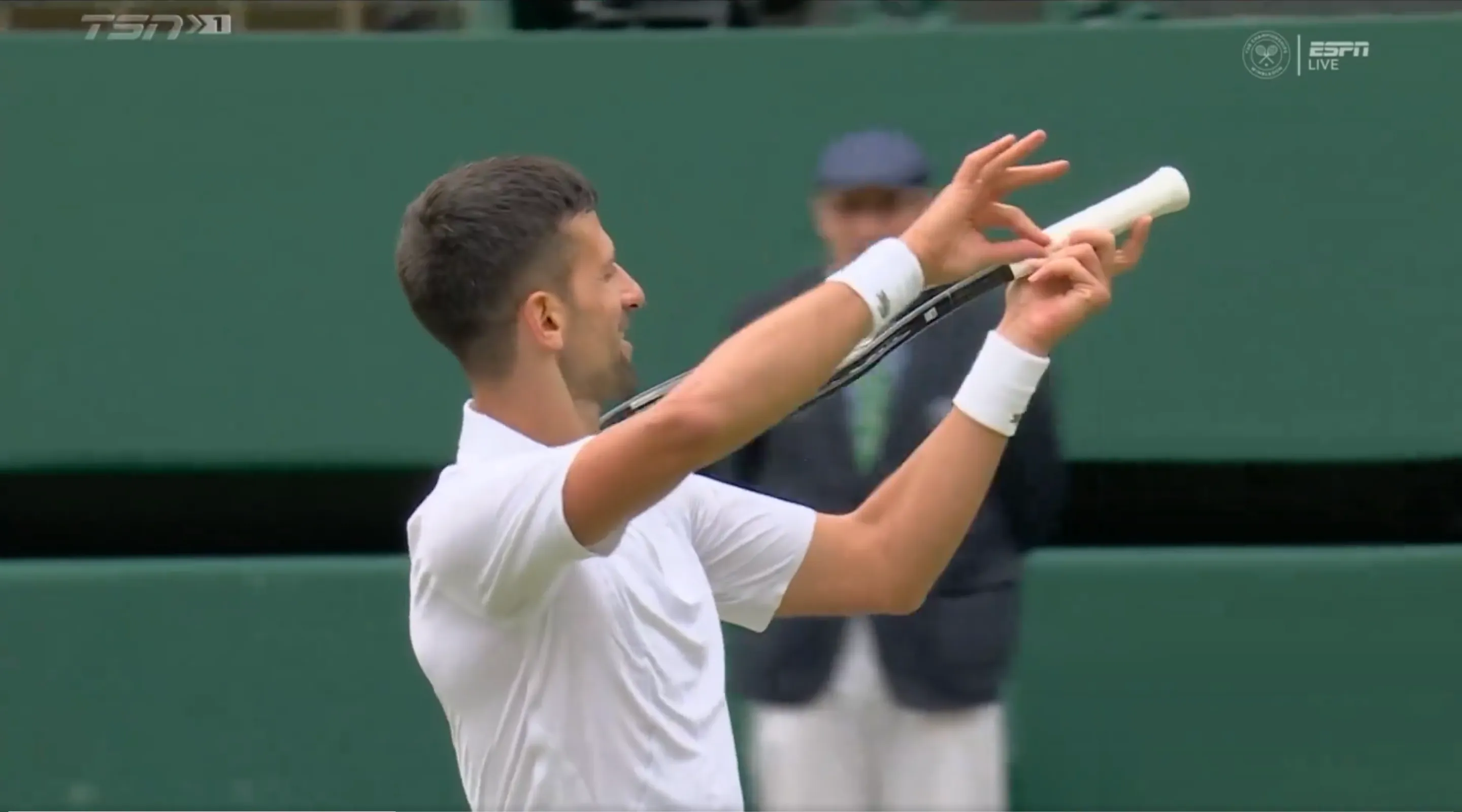 (VIDEO) Novak Djokovic orchestrates with violin celebration for daughter but gets booed by Wimbledon crowd