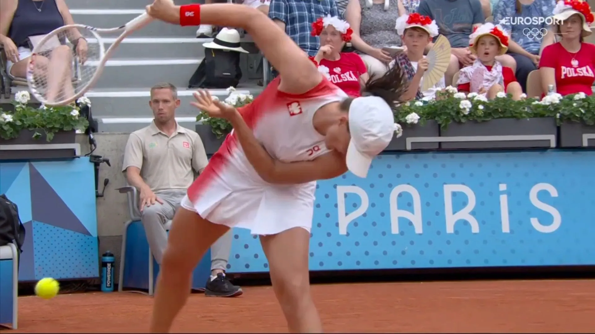 (VÍDEO) Danielle Collins desató la polémica en los Juegos Olímpicos con un bolazo a Iga Swiatek