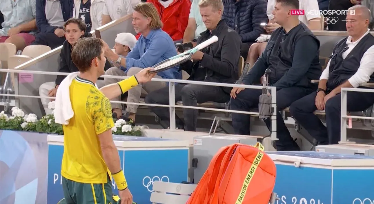 Matt Ebden se toma con humor el repaso de Novak Djokovic invitando a un aficionado a jugar en su lugar