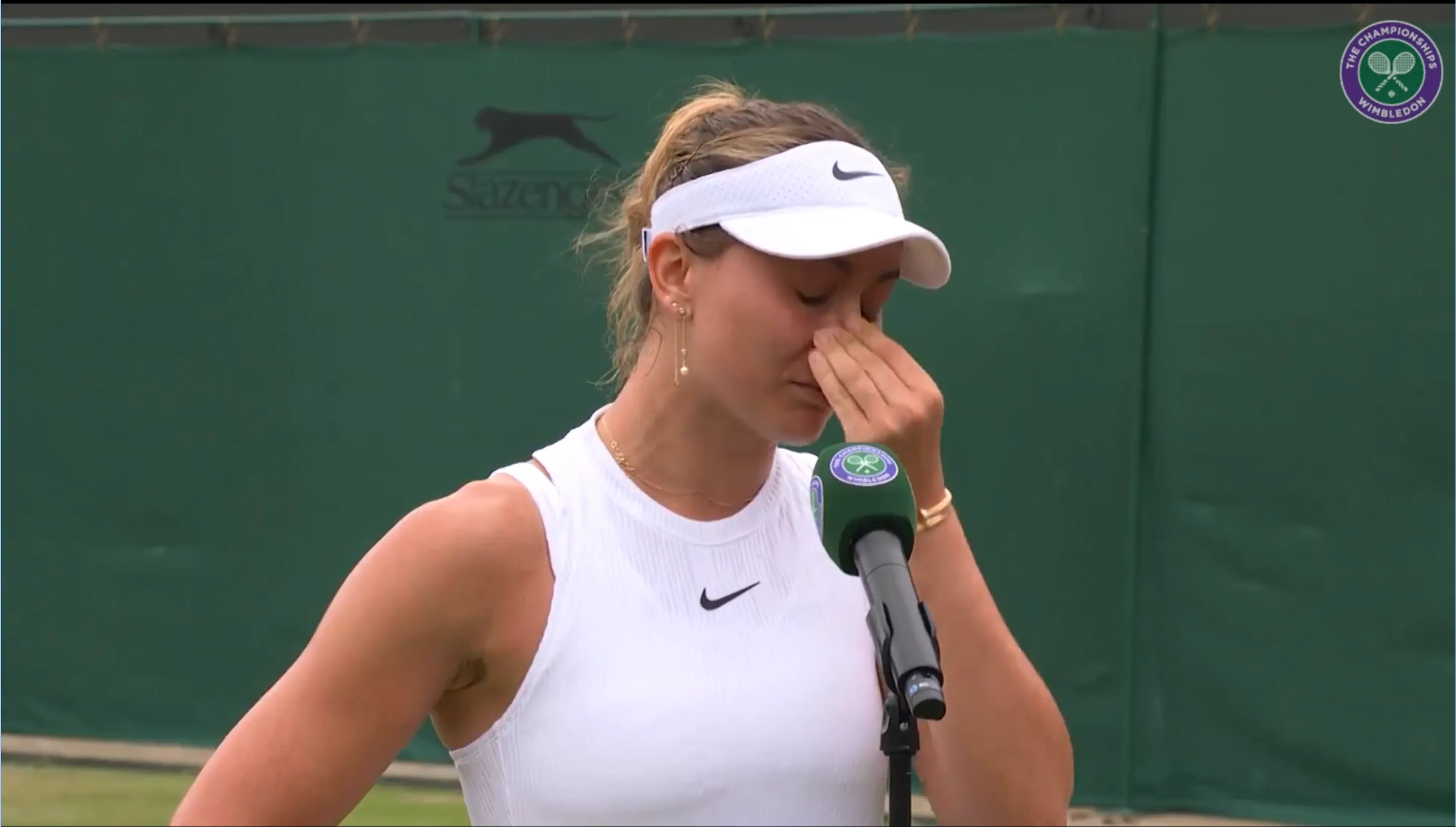 (VÍDEO) Paula Badosa, visiblemente emocionada tras avanzar a octavos de final en Wimbledon luego de haber considerado dejar el tenis