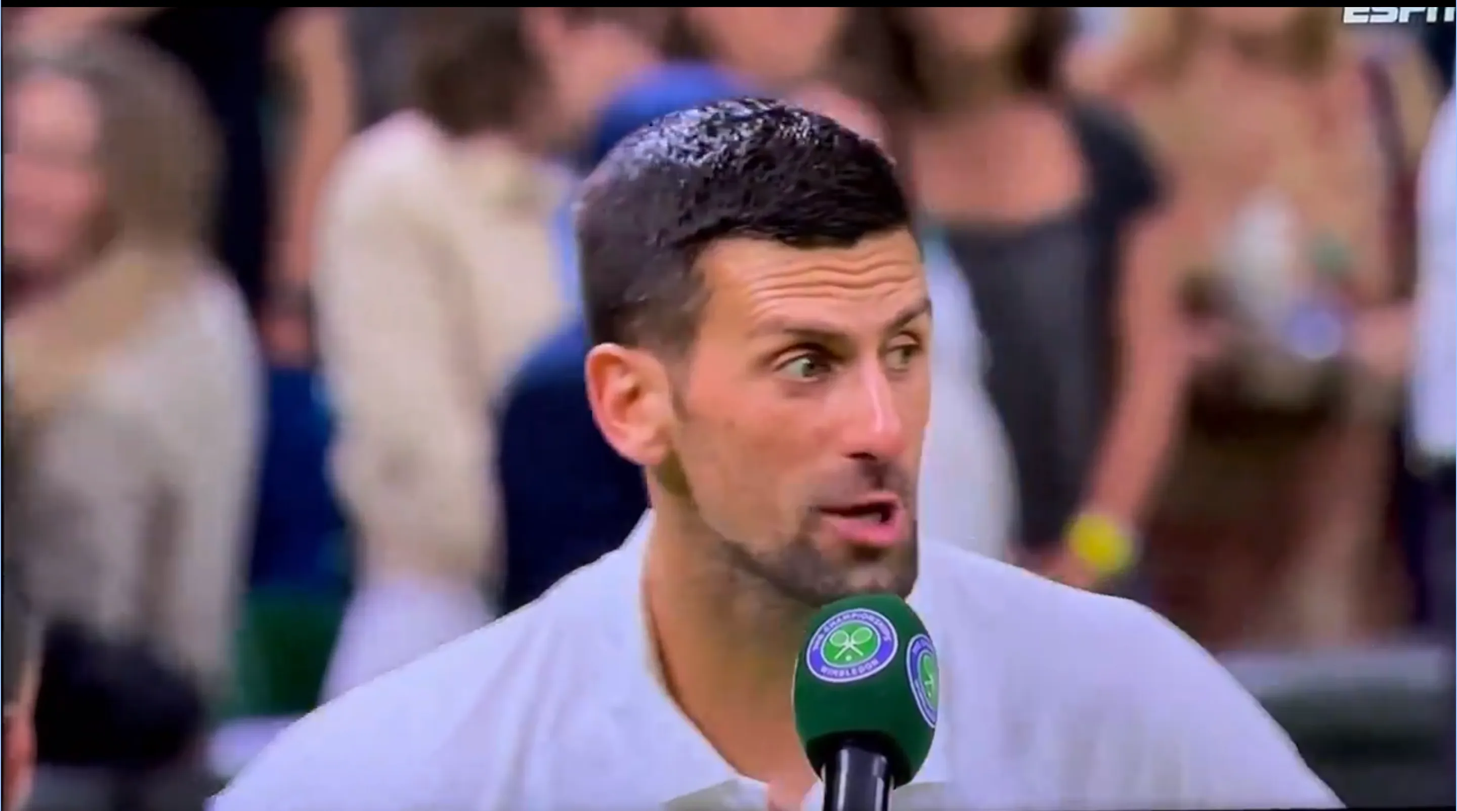 (VÍDEO) Novak Djokovic 'pica' a los aficionados tras los gritos de "Ruuuuuune": "Que paséis buuuuuuena noche"