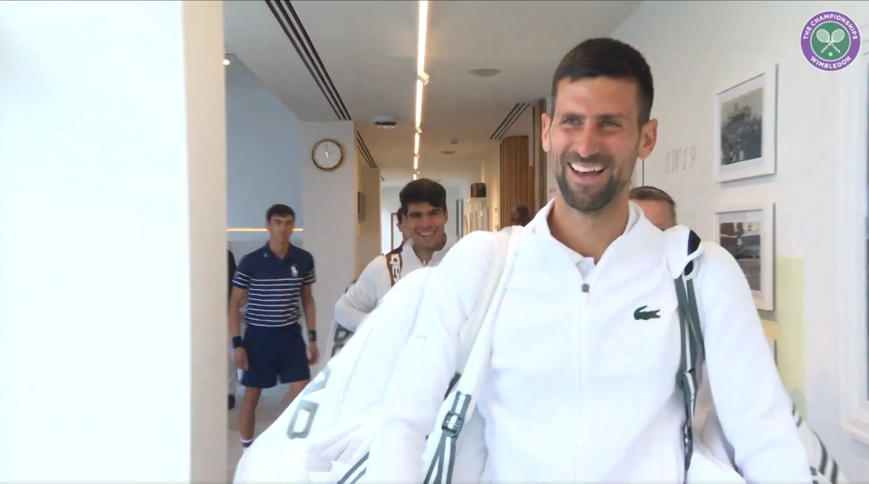 (VIDEO) "I don't know what the rules are": Carlos Alcaraz and Novak Djokovic left confused in hilarious moment before Wimbledon final