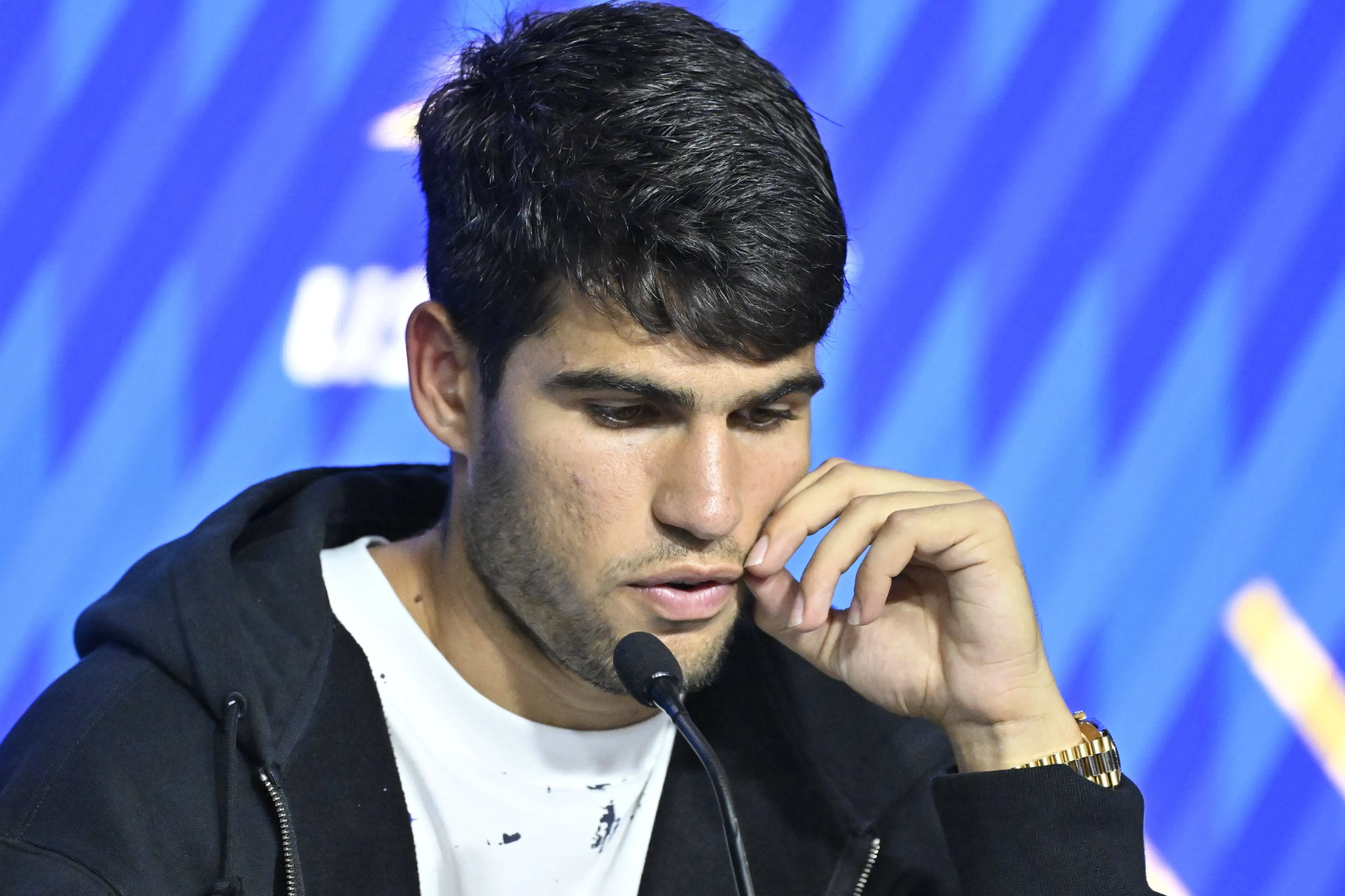 Carlos Alcaraz spricht über sein "Unwohlsein" bei der Niederlage gegen Casper Ruud zum Auftakt der ATP Finals