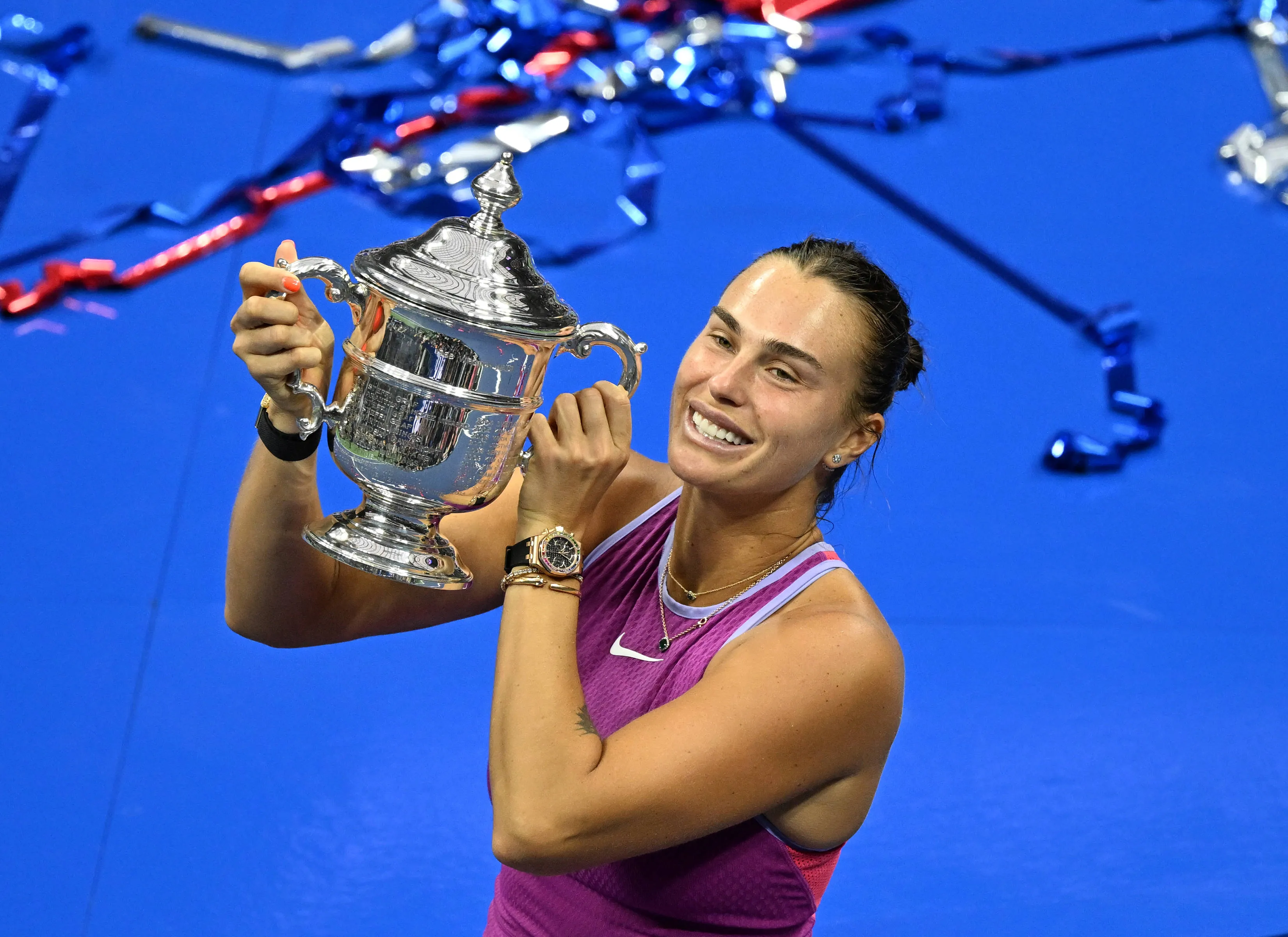 "'Eine Menge Alkohol': Sabalenka öffnet sich im Q&A und erzählt, wie ihr Team während der Spiele "ruhig bleibt"