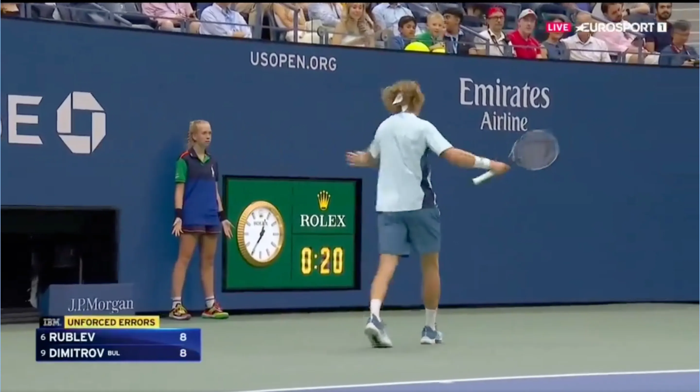 (VIDEO) Andrey Rublev receives medical timeout after making himself bleed smashing his hand off racquet strings