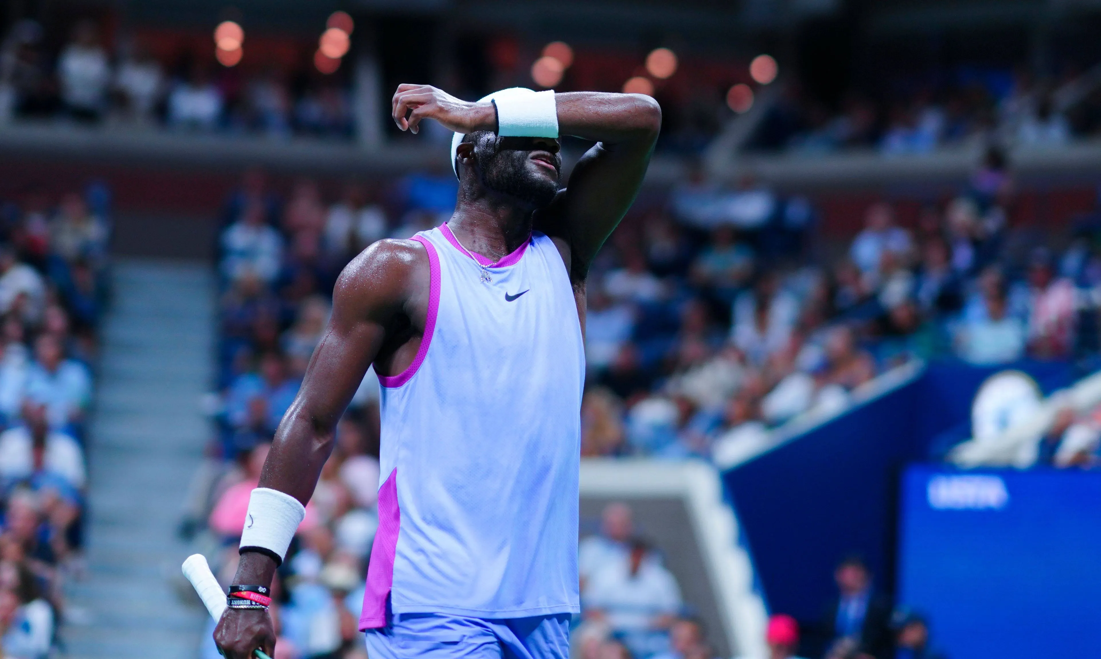 (VIDEO) Frances Tiafoe schimpft nach der Niederlage bei den Shanghai Masters wiederholt auf den Schiedsrichter