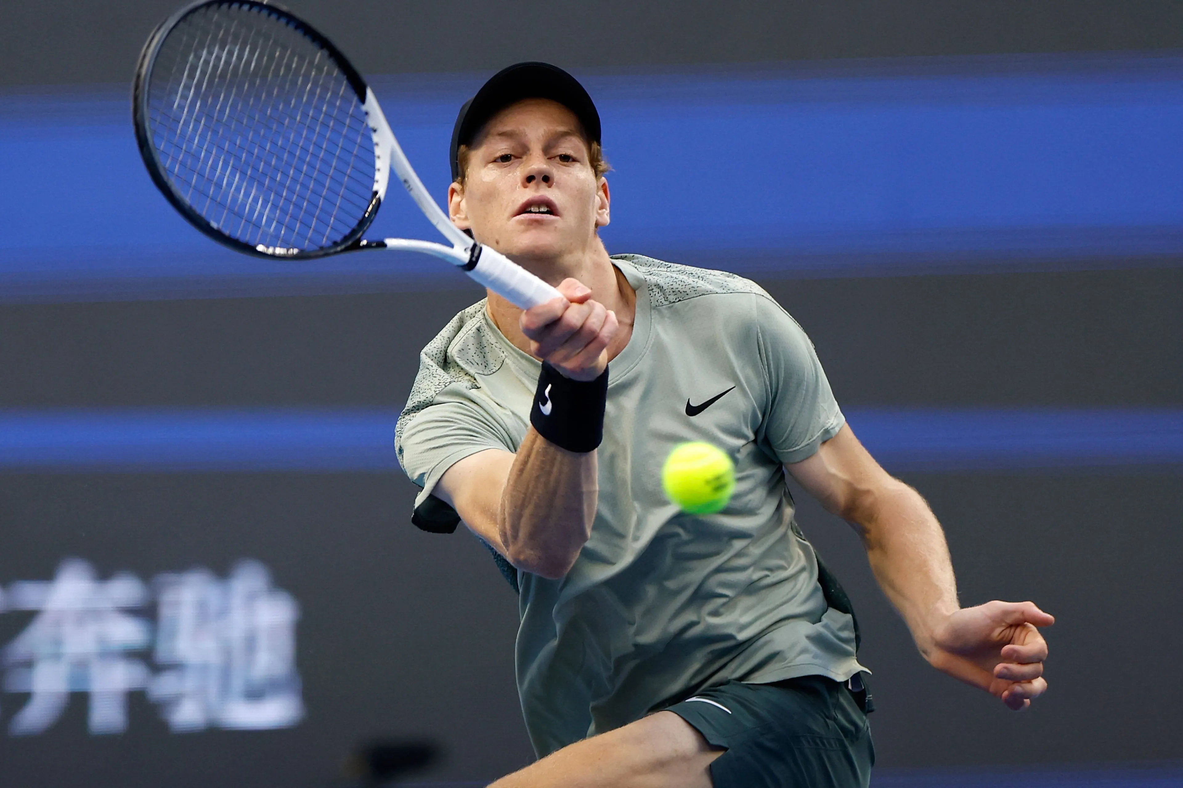 Un Jannik Sinner sublime derrota al verdugo de Carlos Alcaraz y se mete en la final del Masters de Shanghai 2024