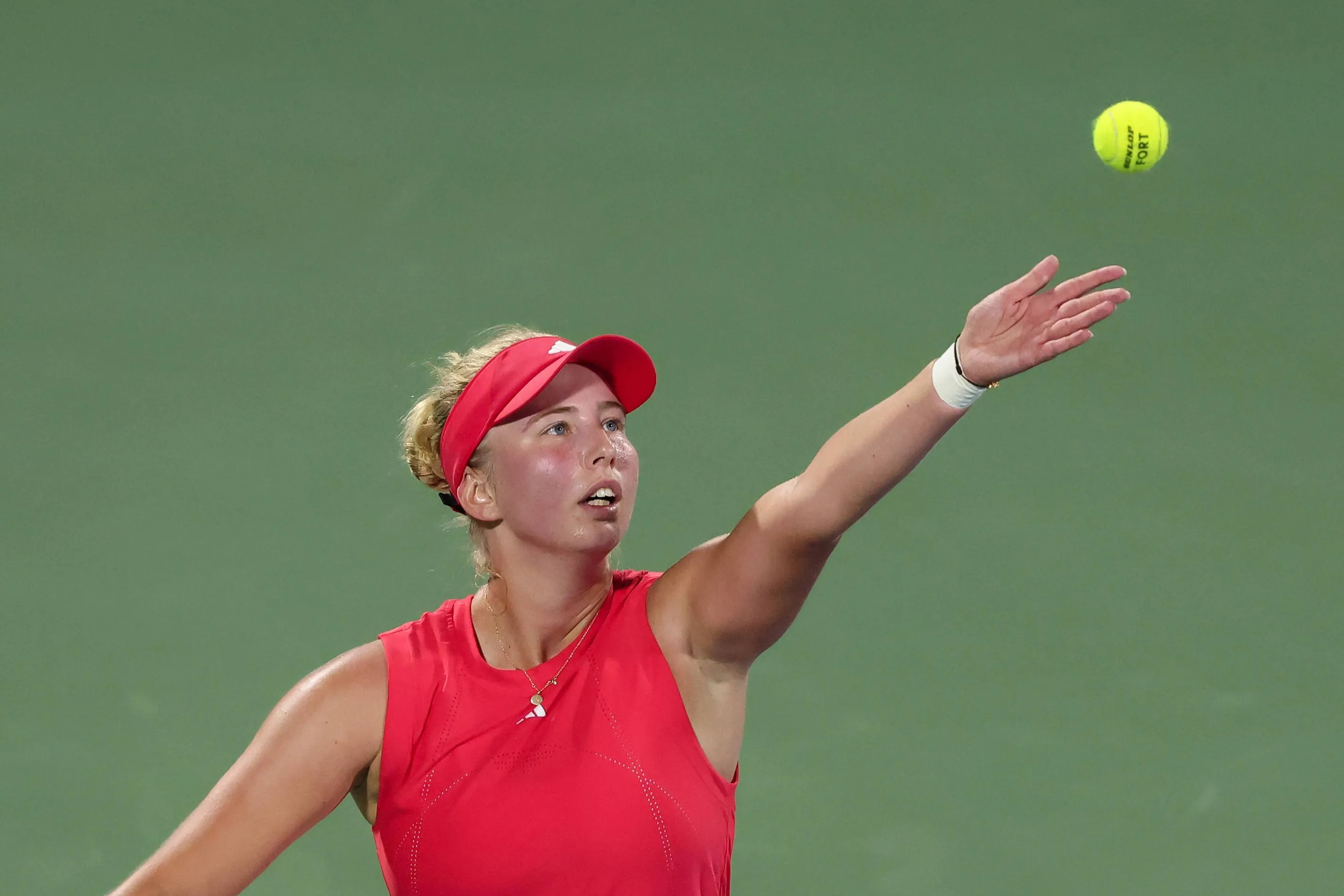 Epic battle in Dubai: Clara Tauson triumphs over Muchova in thrilling WTA 1000 semifinal