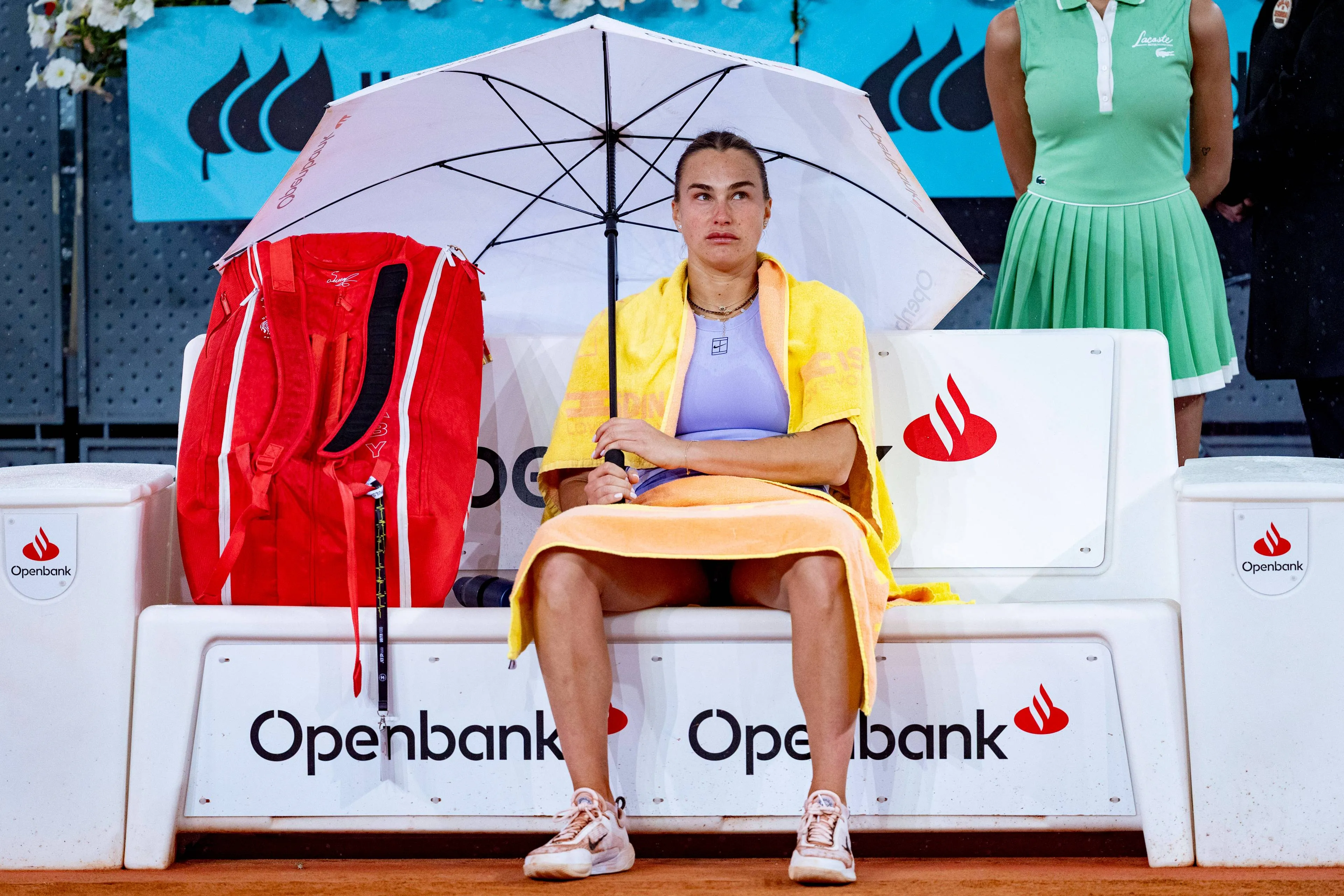 (VIDEO) Aryna Sabalenka serves late night drama as Marta Kostyuk has heated argument amid rain standoff at Madrid Open