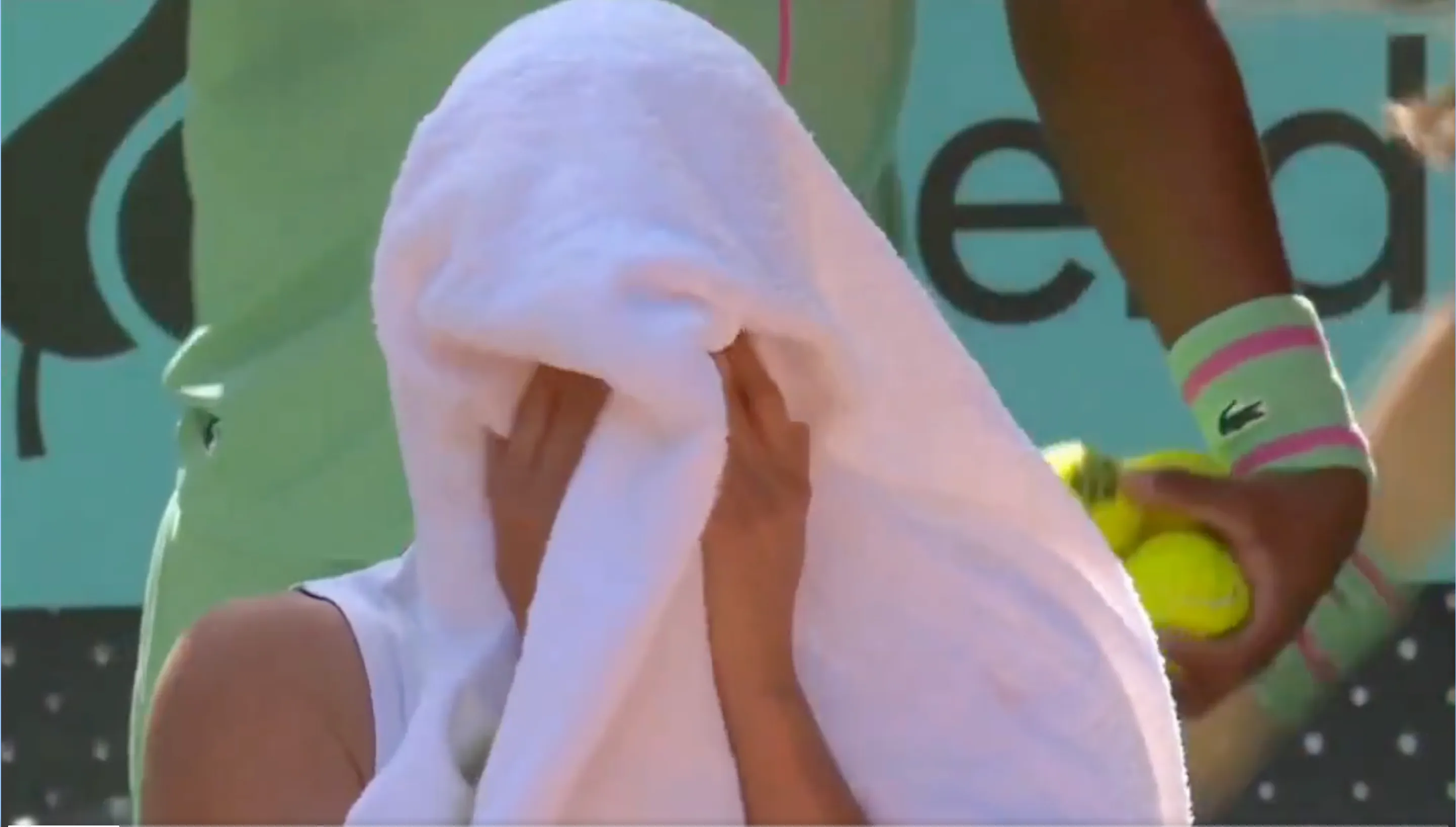 (VIDEO) Iga Swiatek fights back tears during crushing Coco Gauff defeat at Madrid Open
