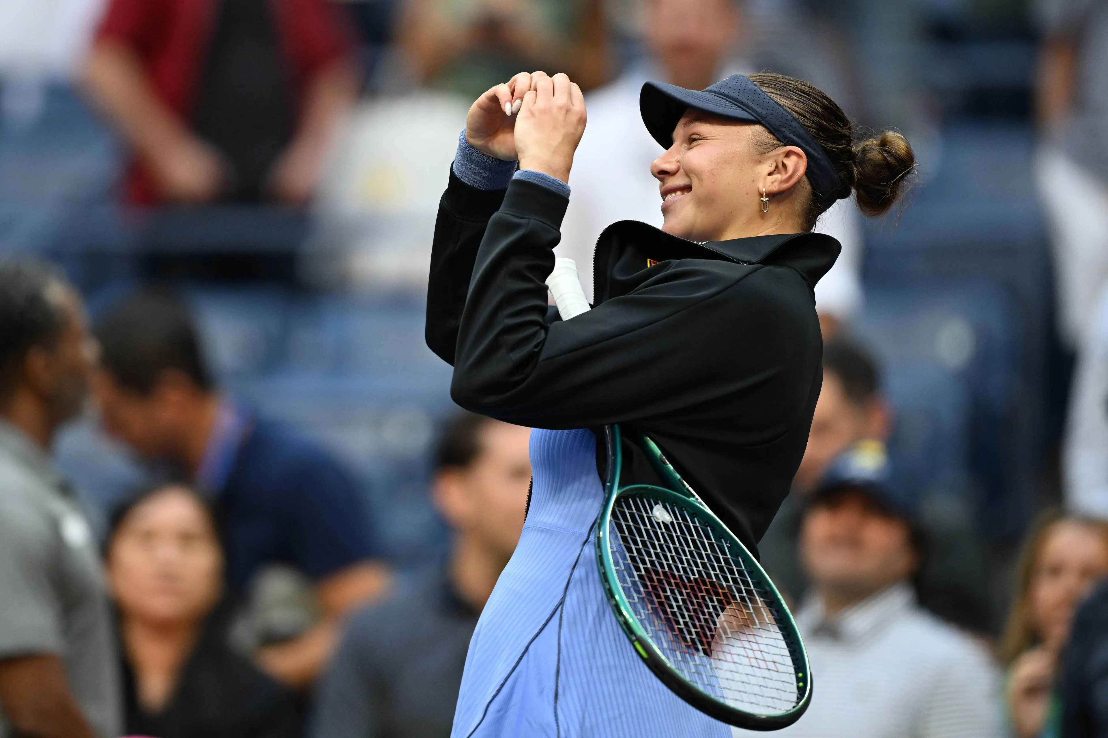 Amanda Anisimova dá a volta a Muchova, McCartney Kessler sucumbe perante Lys