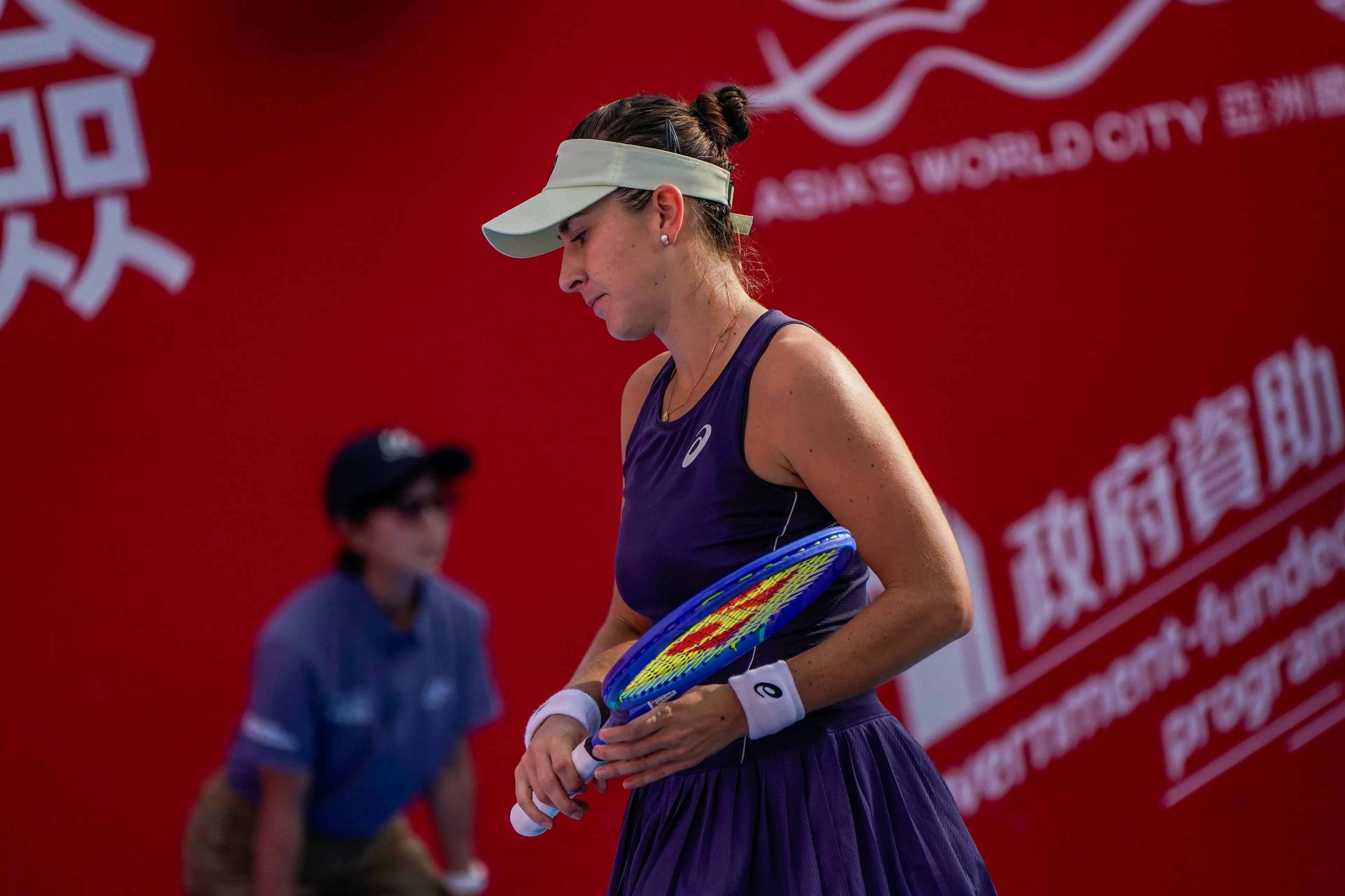 Belinda Bencic shines bright in Hong Kong.