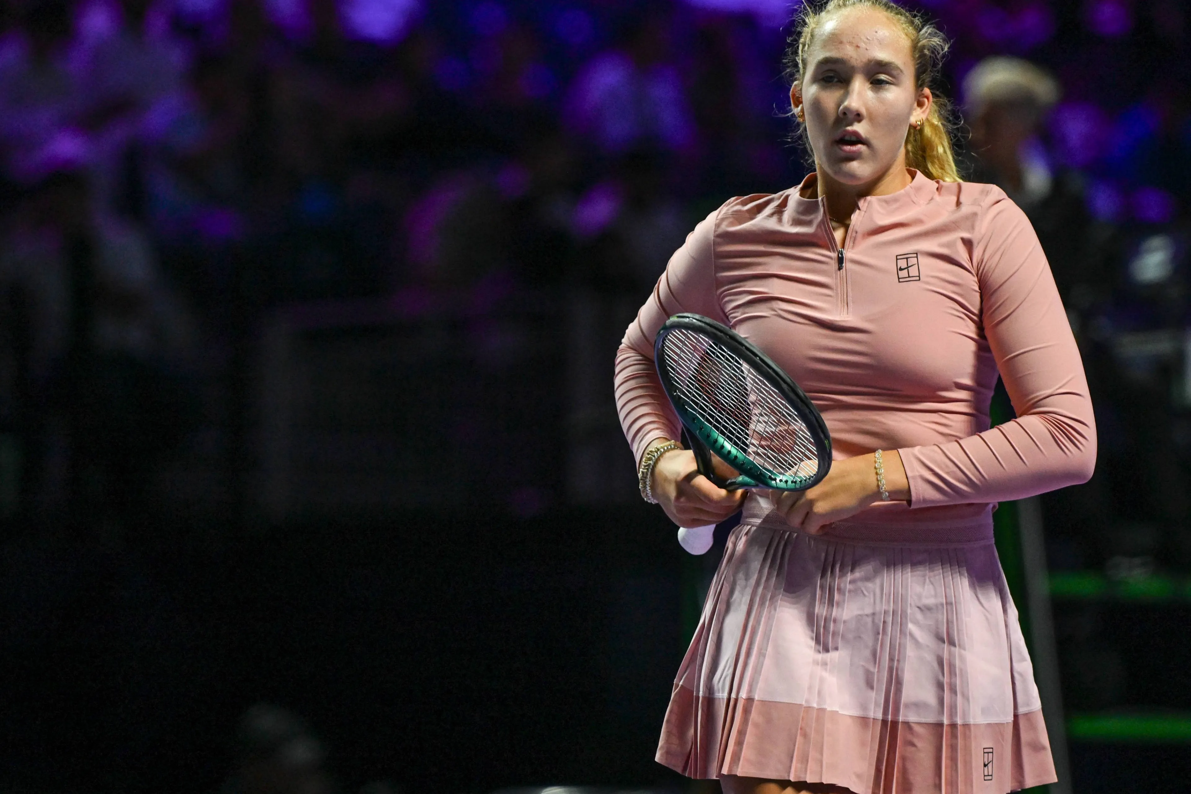 Andreeva walking to the baseline