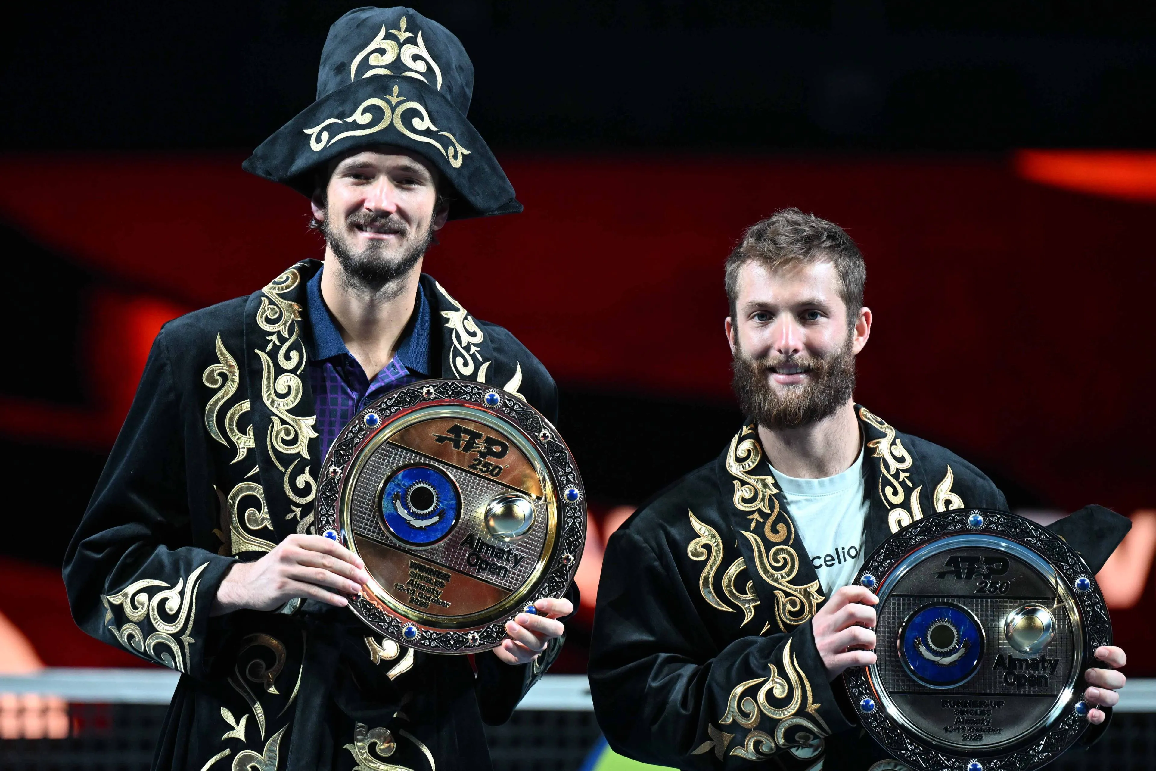 Medvedev levanta el trofeo del Almaty Open