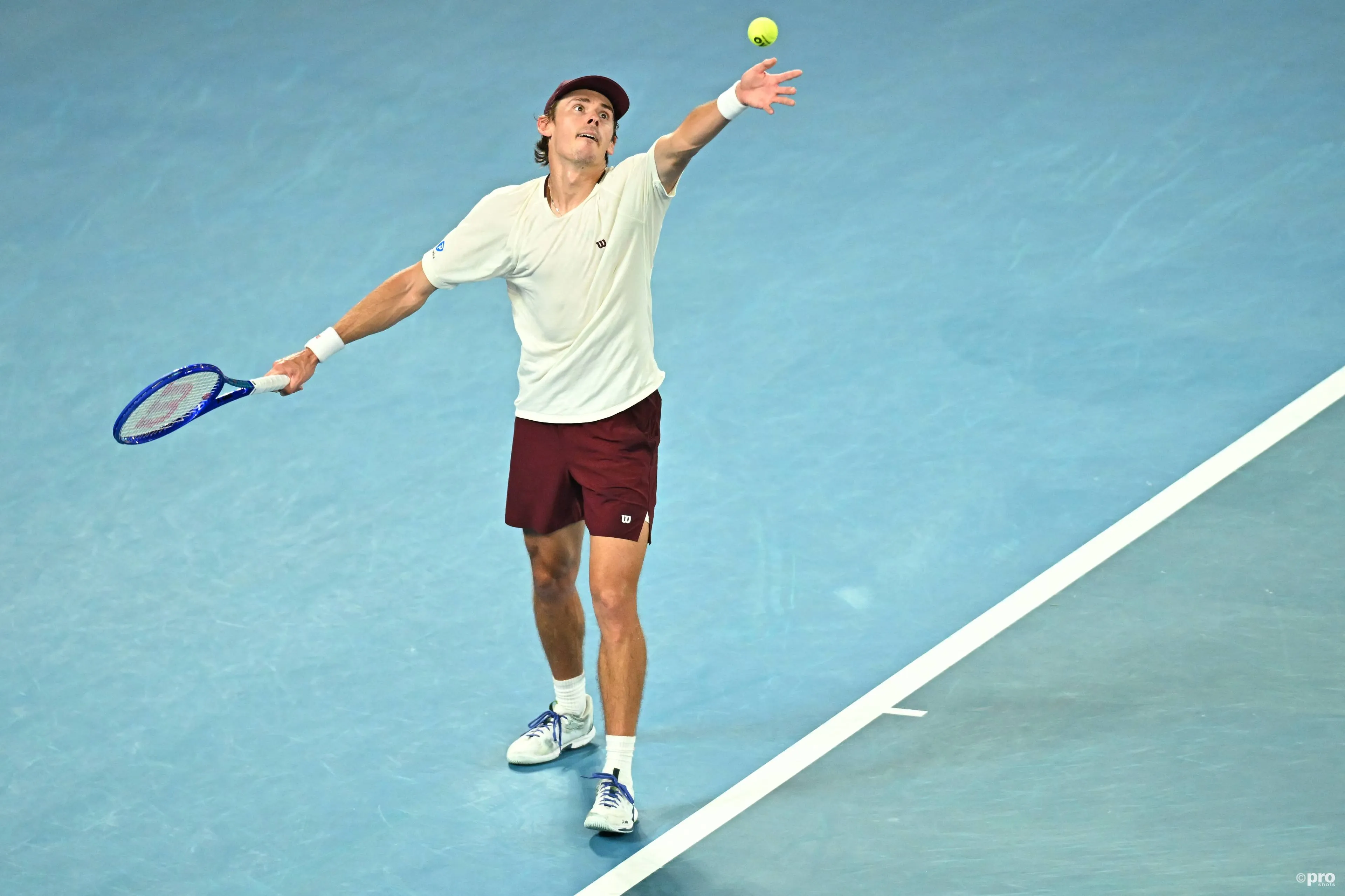 Alex de Minaur serves.