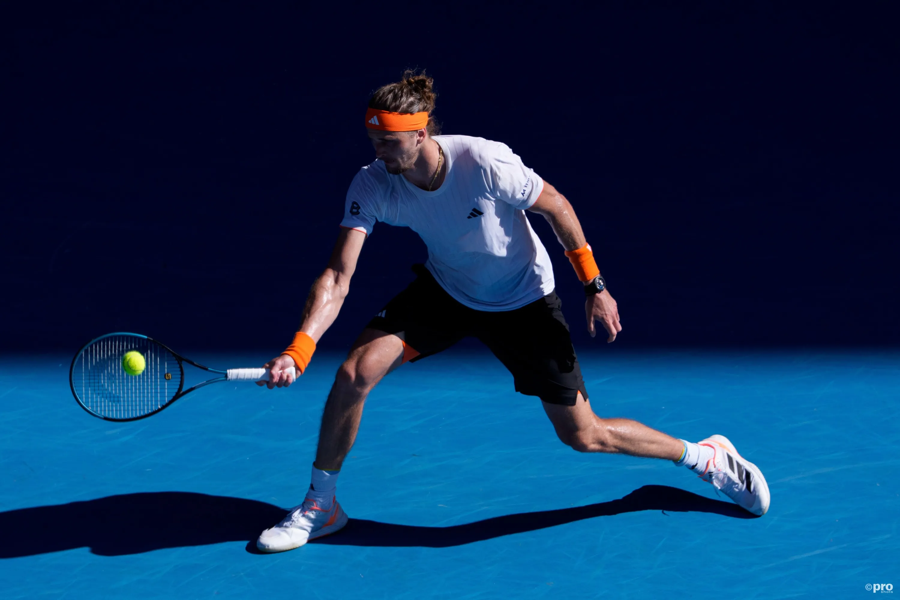 Alexander Zverev at full stretch