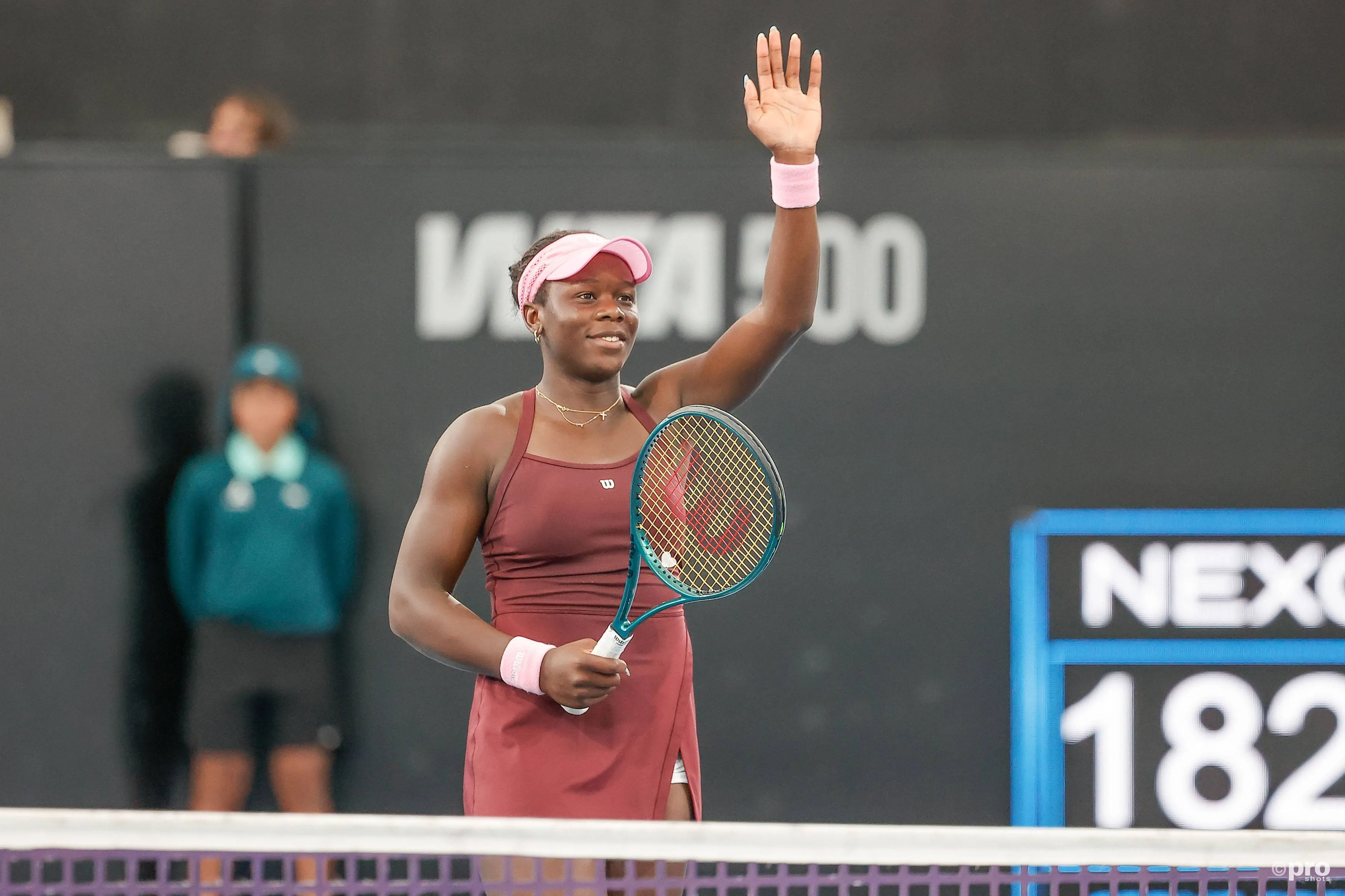 Victoria Mboko raises hand.