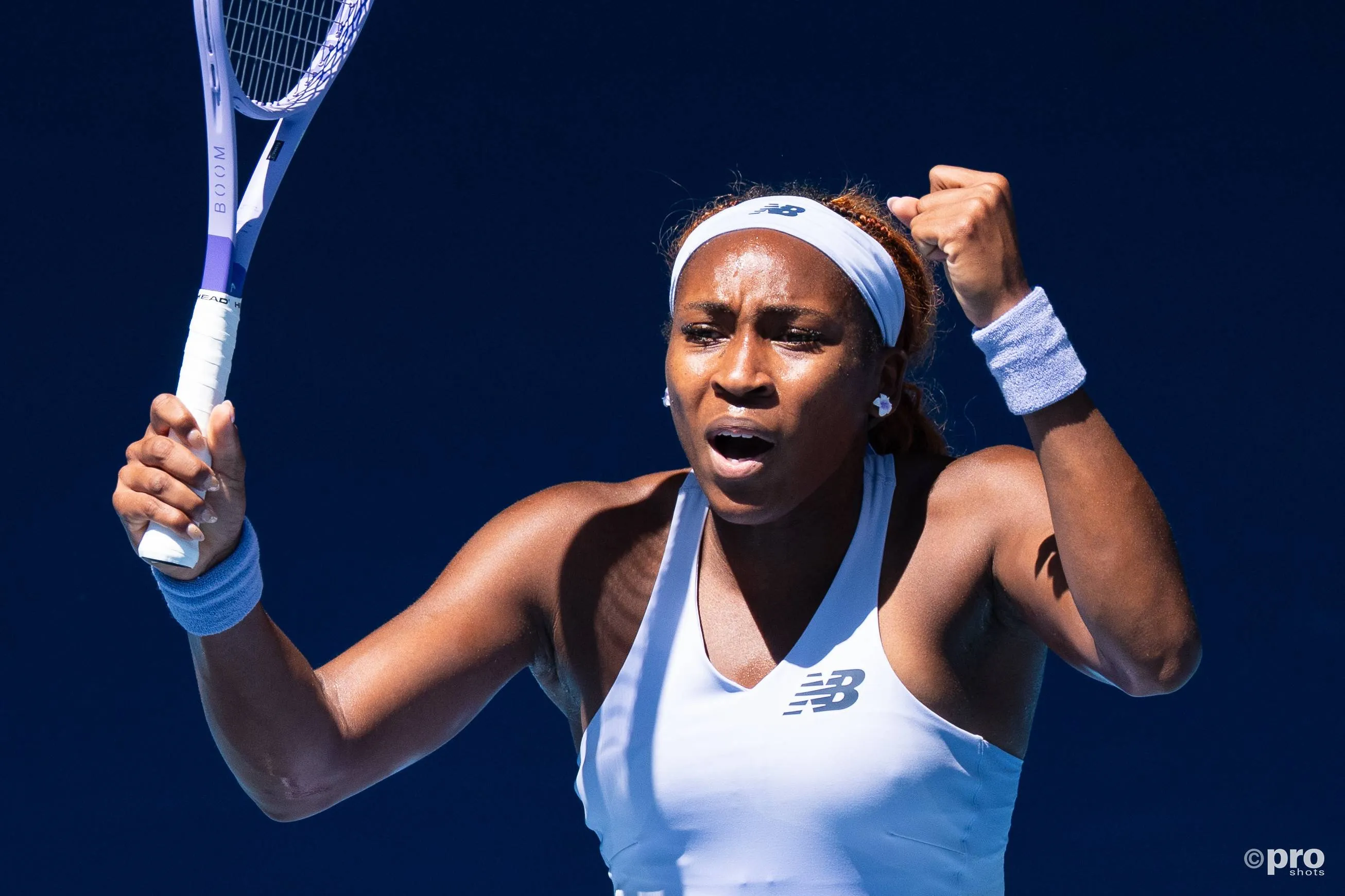 Coco Gauff celebra tras ganar en la jornada 2 del Abierto de Australia al derrotar a Kamilla Rakhimova