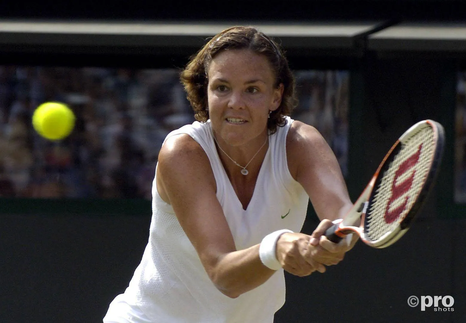 Lindsay Davenport meets the return.