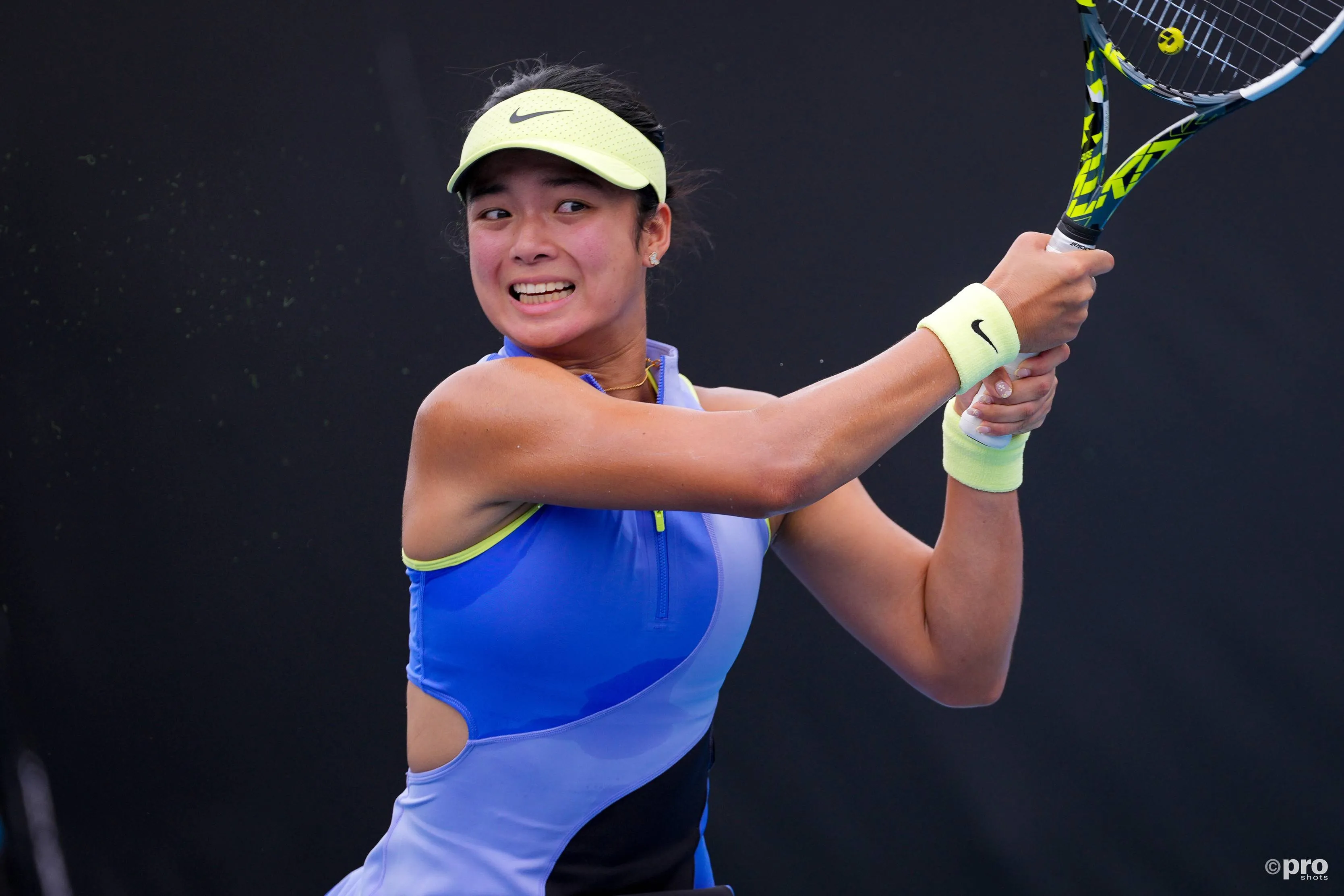 Alexandra Eala at full stretch.