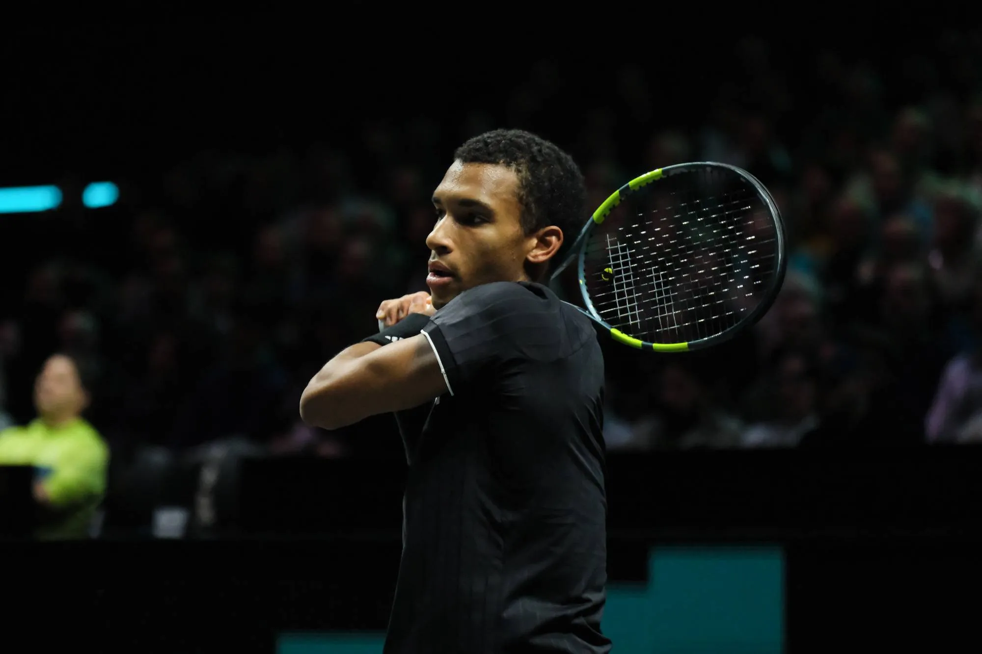 Felix Auger-Aliassime hits backhand.