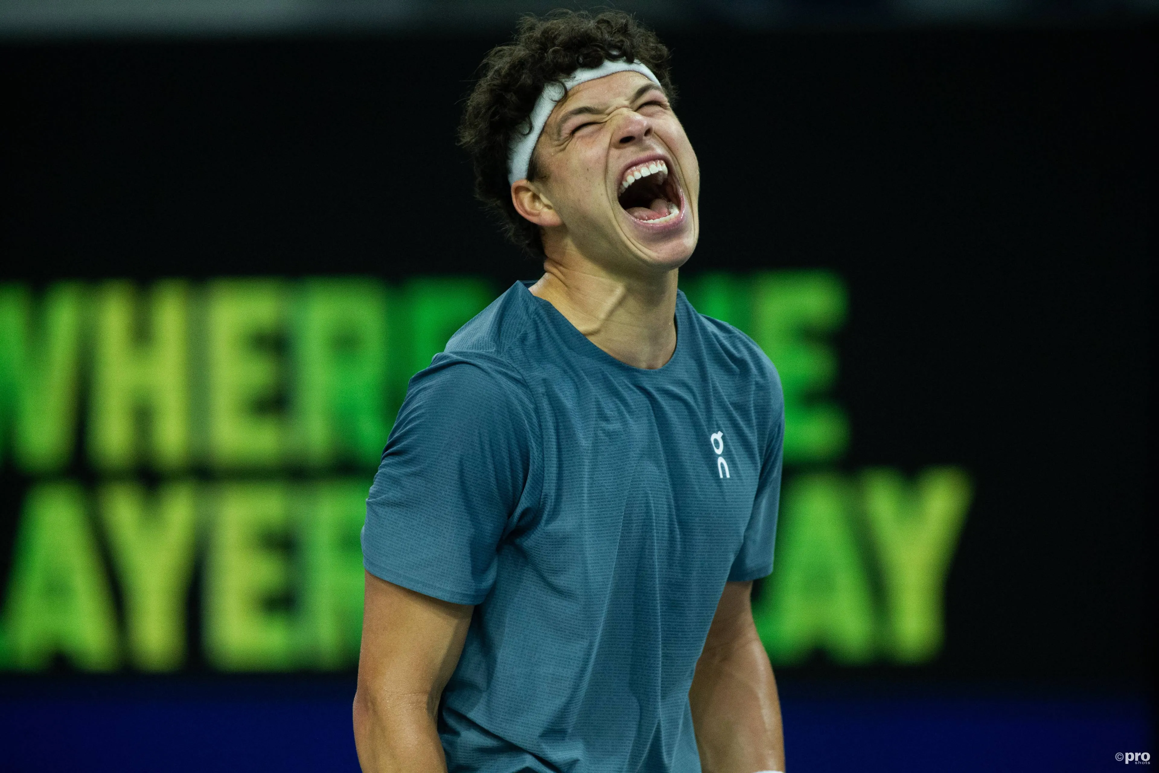 Ben Shelton jubelt leidenschaftlich auf dem Court