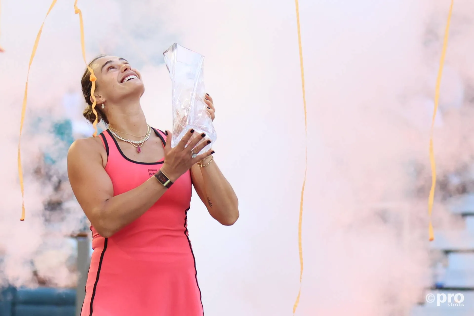 aryna-sabalenka-miami-open-trophy-2026