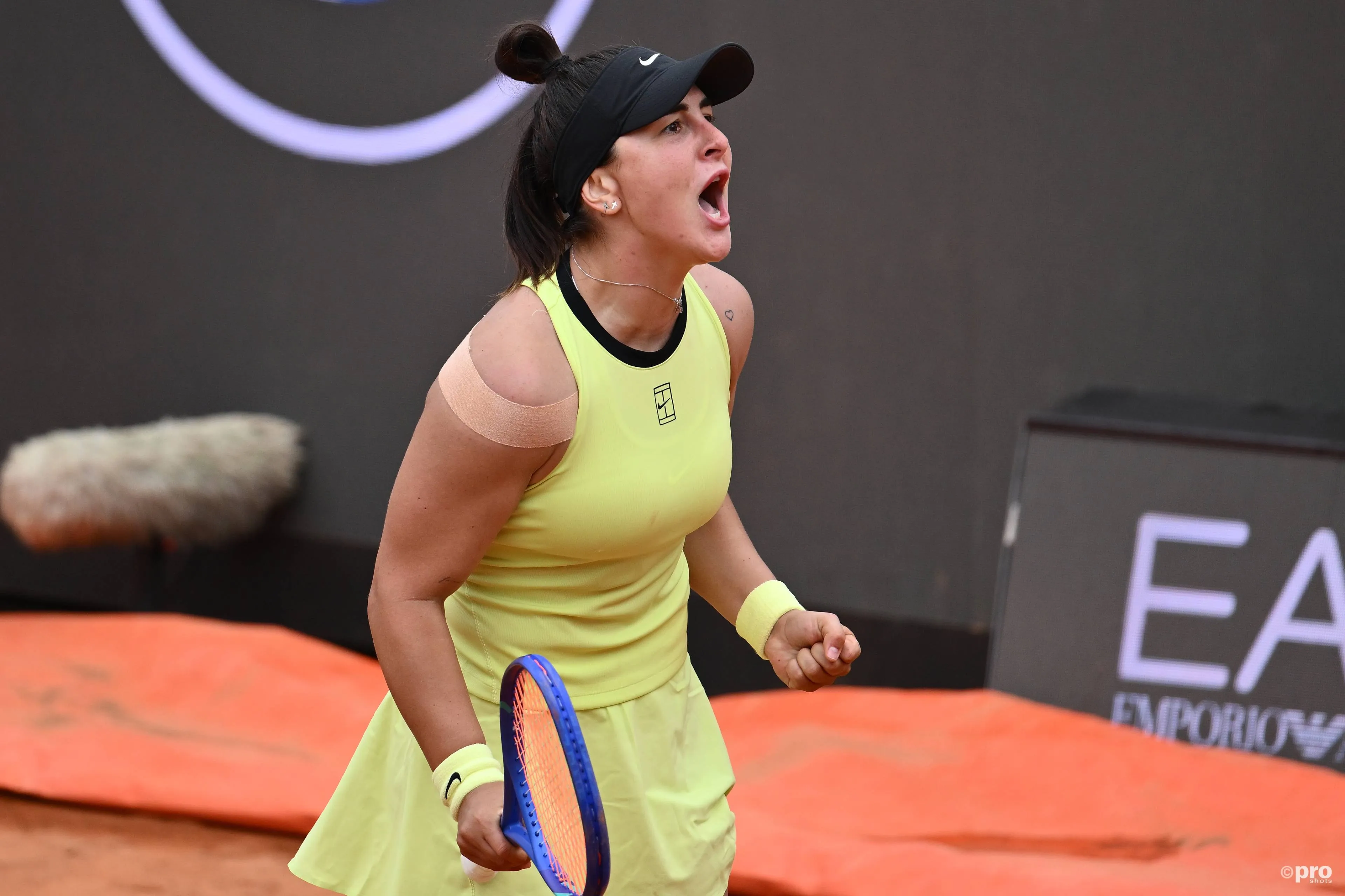 Bianca Andreescu roars.