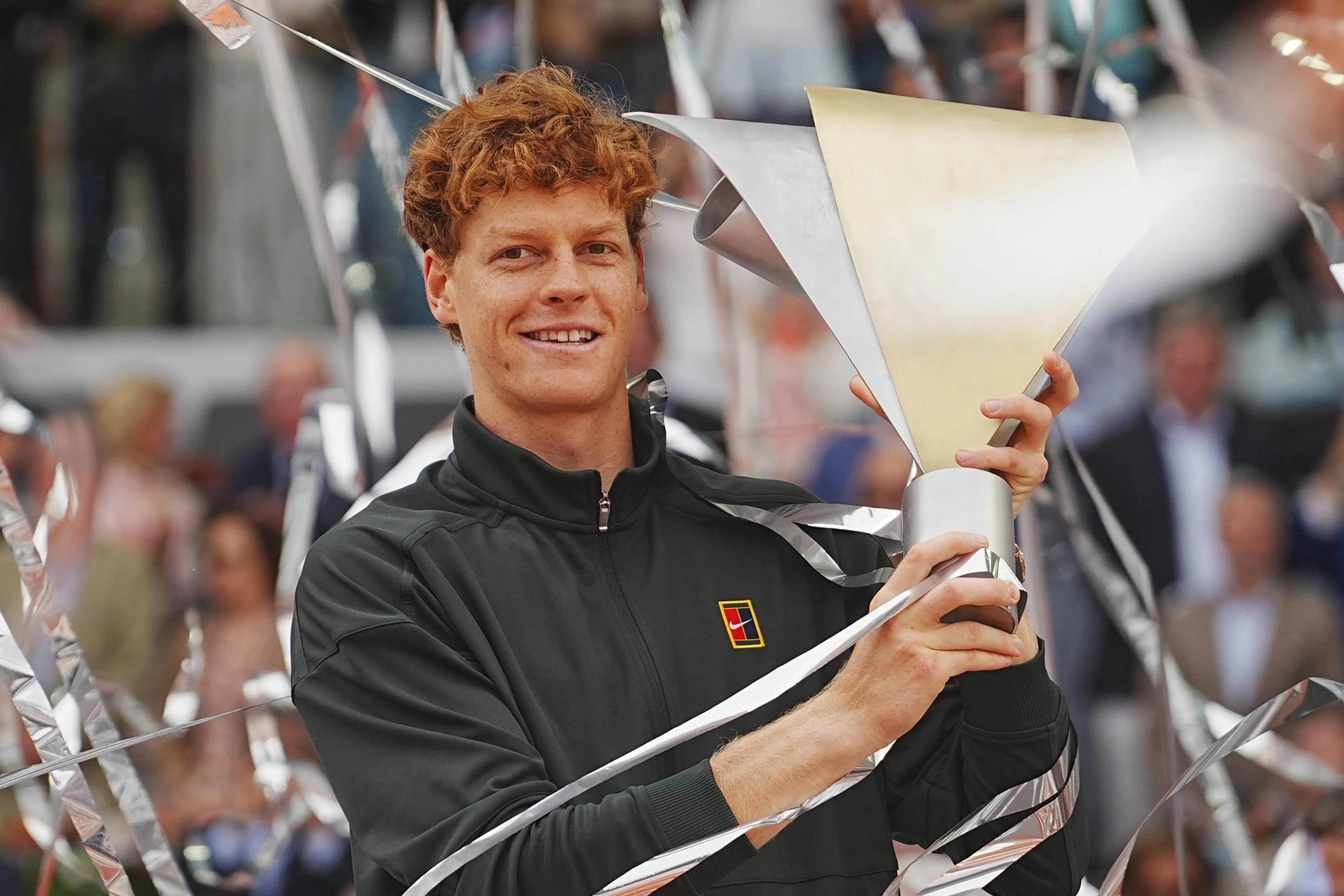 jannik-sinner-madrid-open-trophy-2026