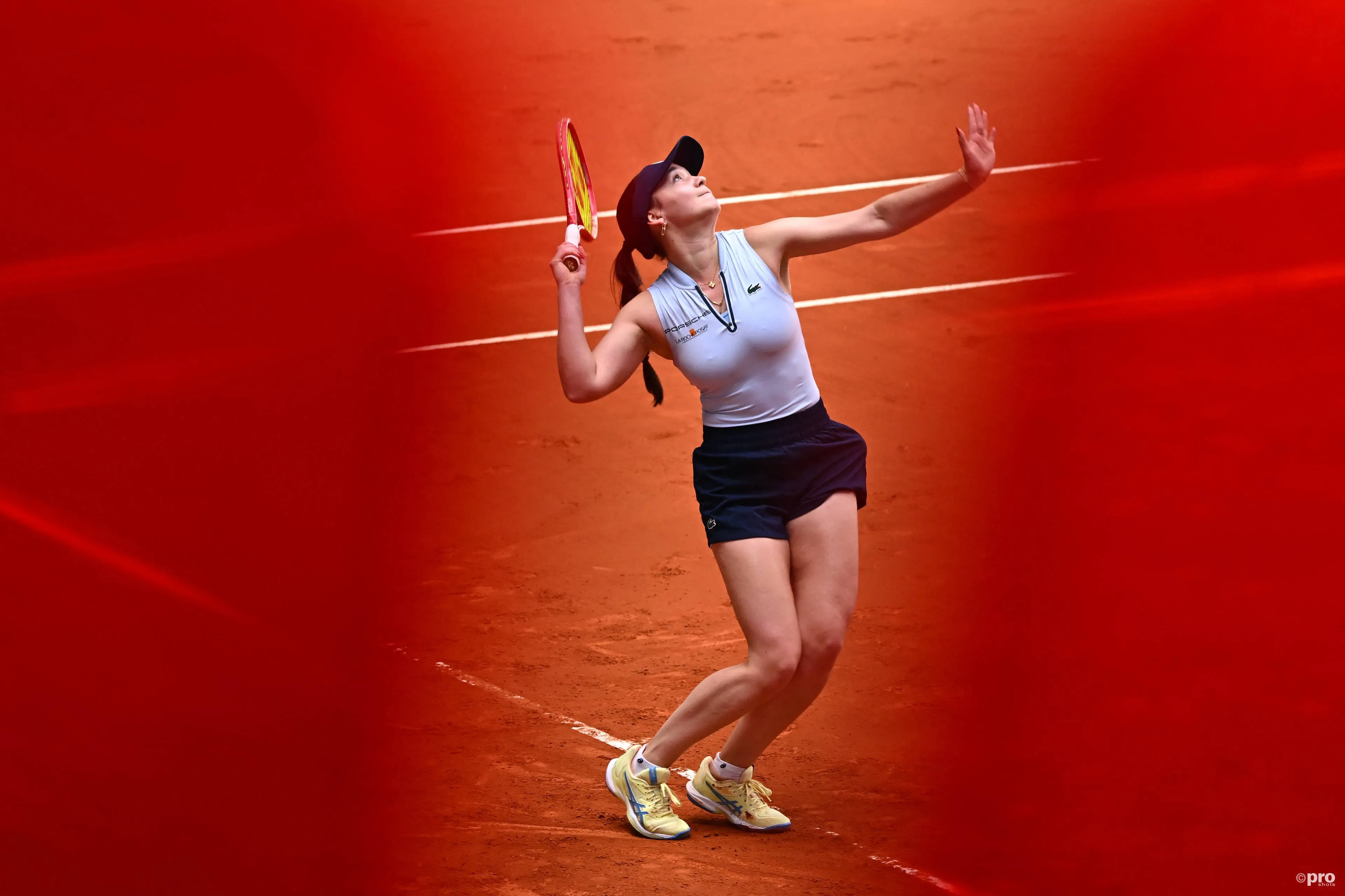 Lys serves