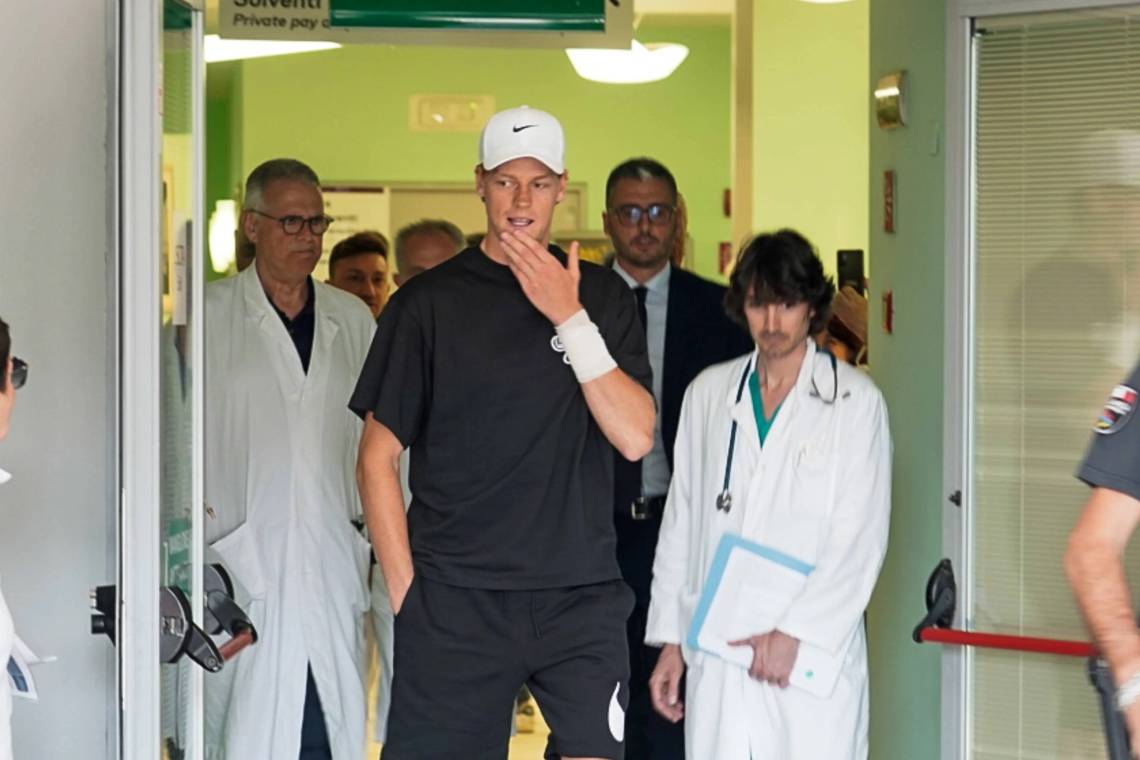 jannik-sinner-hospital