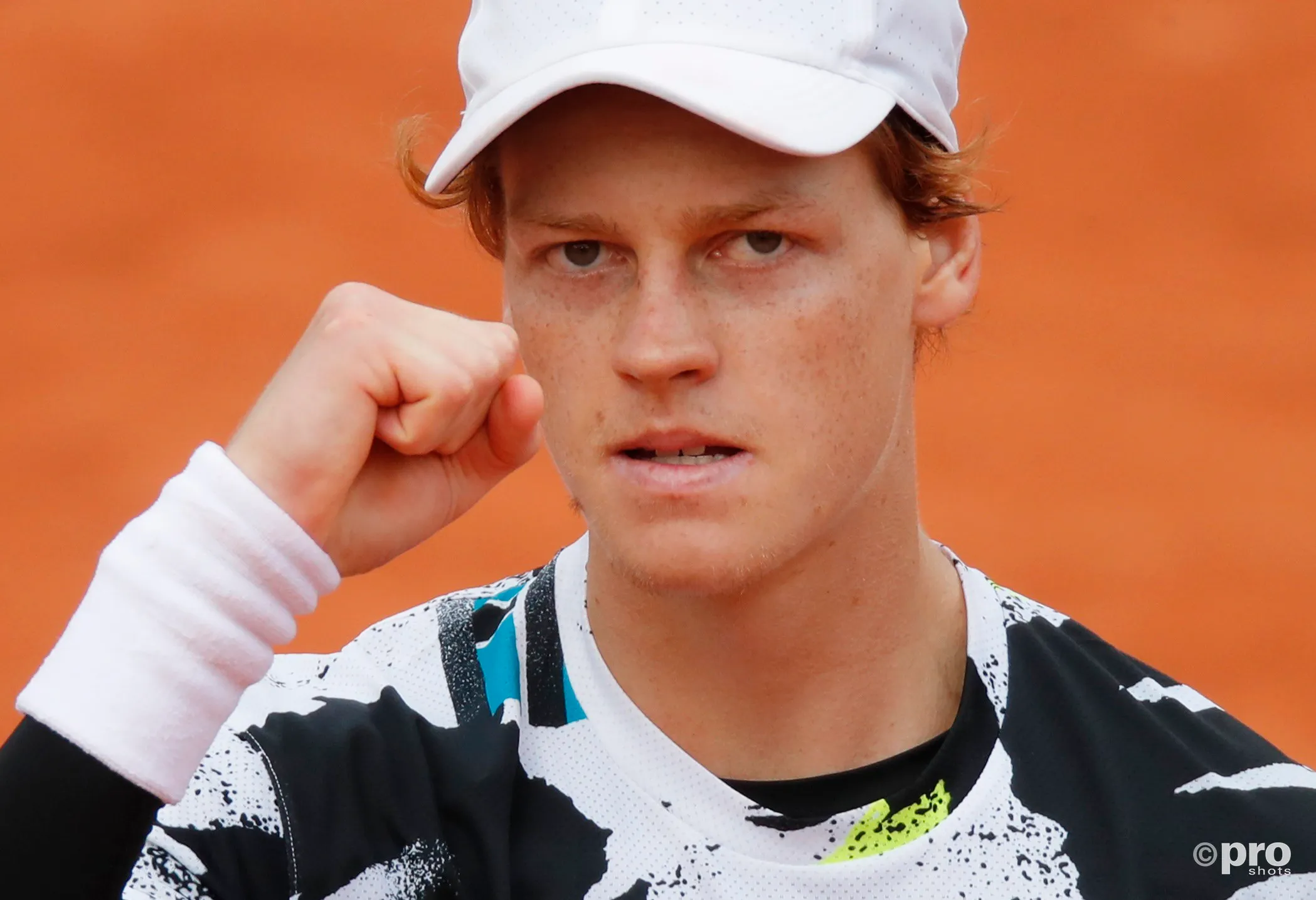 Sinner outlasts Zverev at Roland Garros, moves to his first career Grand Slam quarterfinal