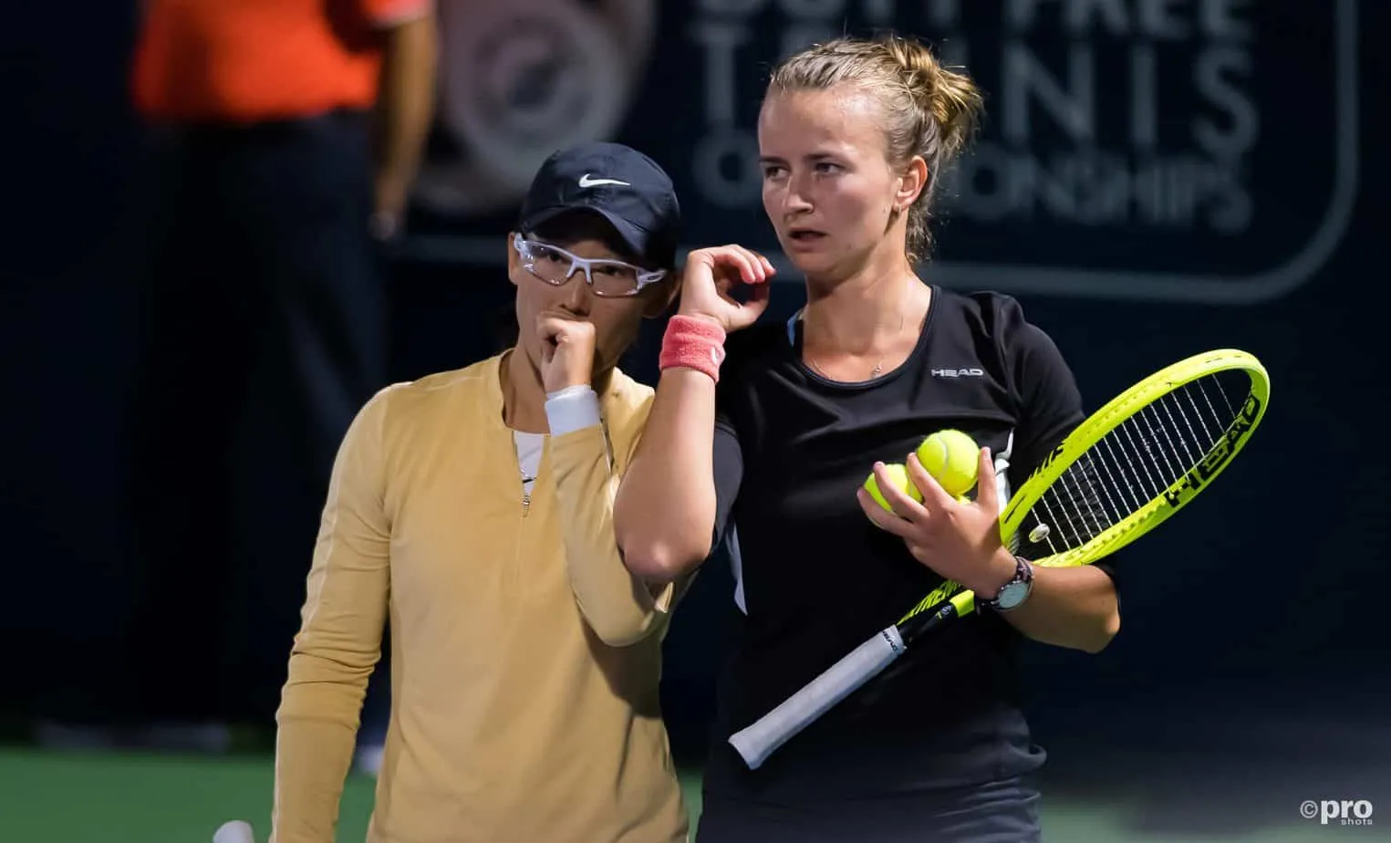 Krejcikova setzt hervorragende Woche in Dubai fort und steht im Finale gegen Swiatek