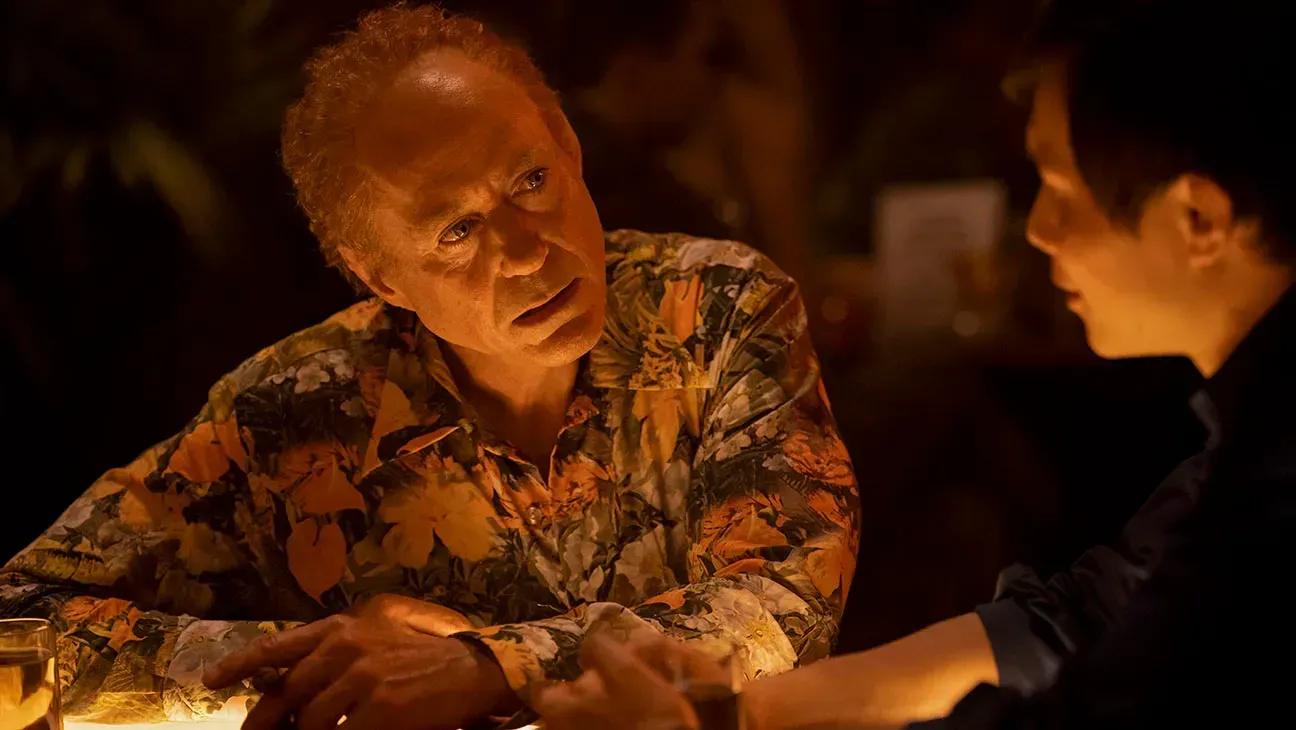Robert Downey Jr. schittert in eerste trailer van nieuwe HBO-serie 'The Sympathizer'