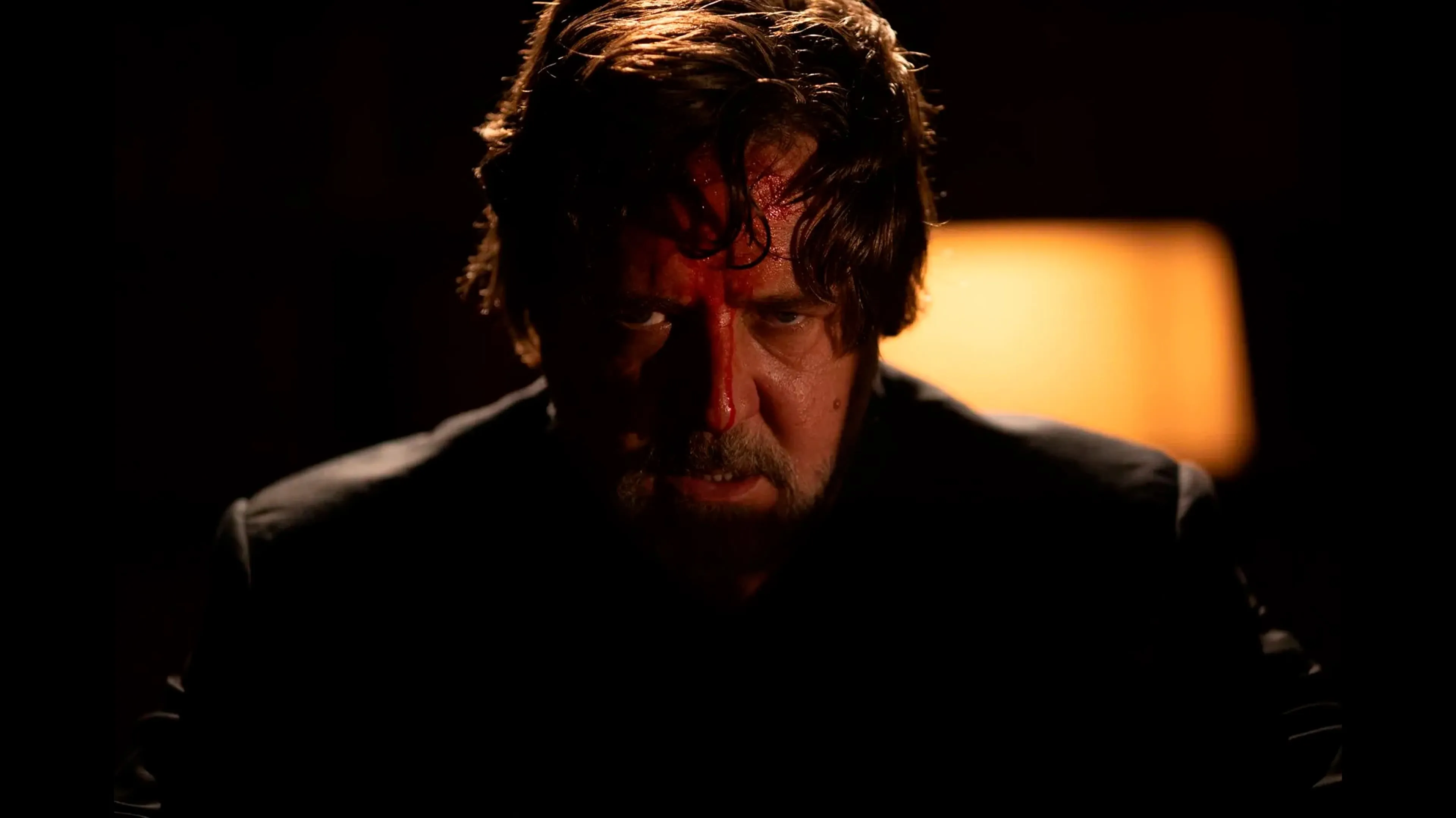 Russell Crowe wordt bezeten door de duivel in de eerste trailer van 'The Exorcism'