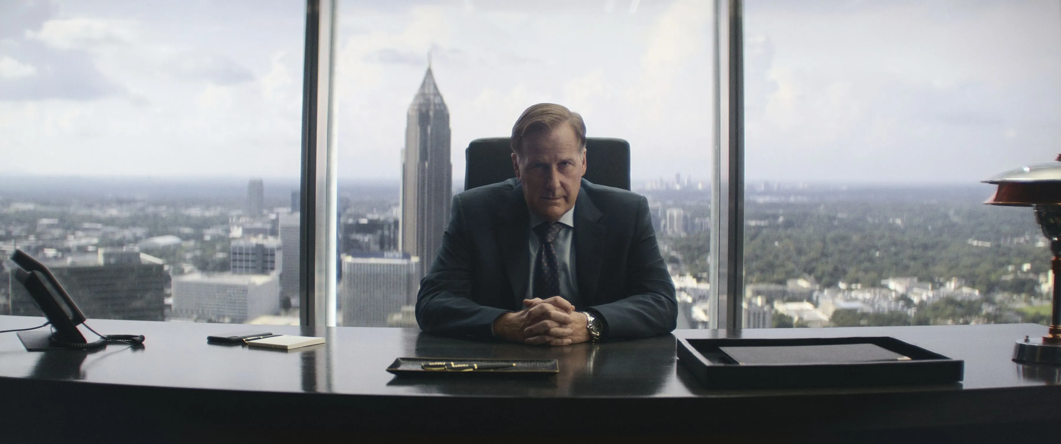 Jeff Daniels is een bikkelharde vastgoedmagnaat in de nieuwe Netflix-serie 'A Man in Full'