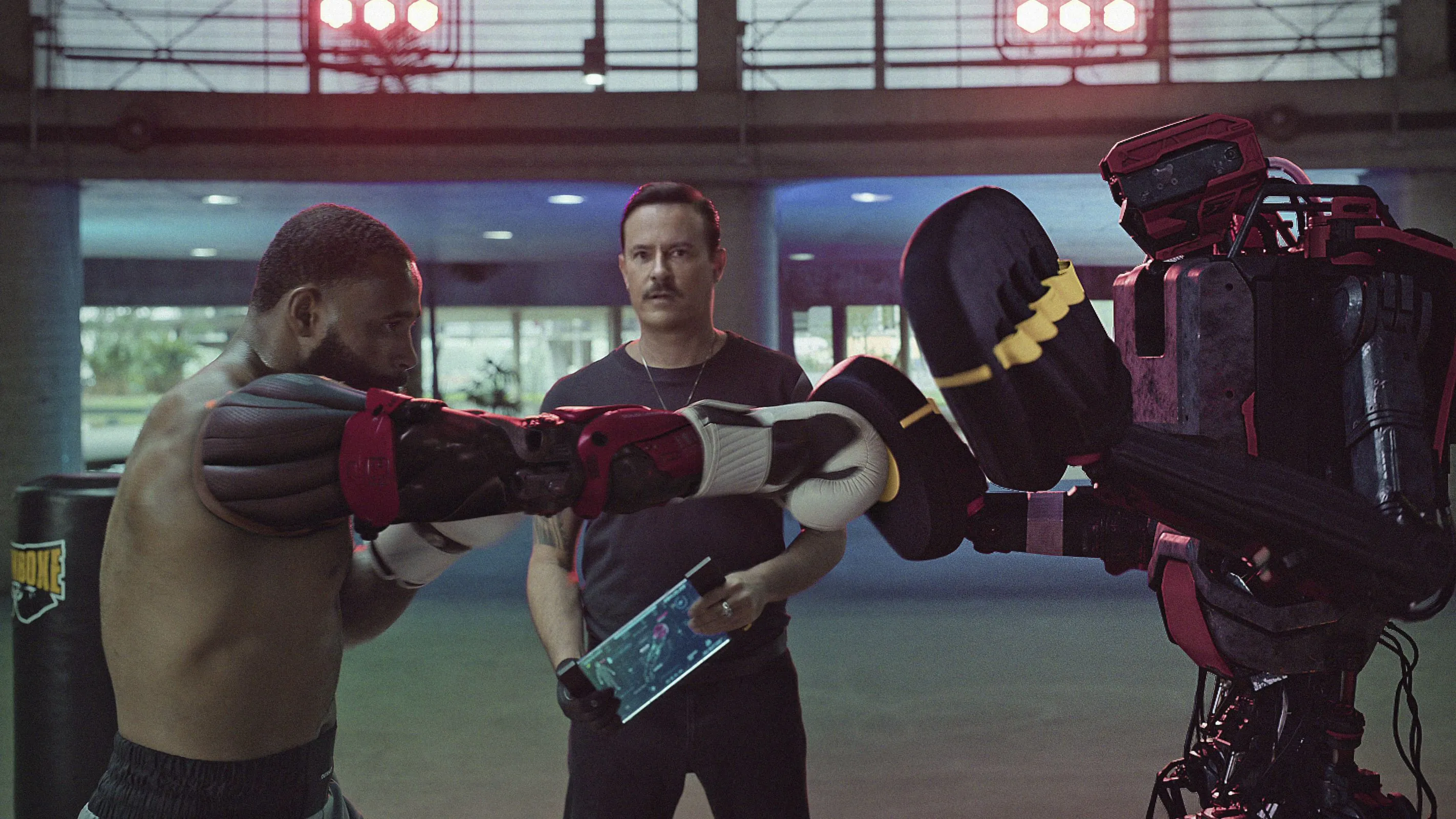 Netflix deelt eerst officiele trailer van het futuristische sci-fi spektakel 'Bionic'