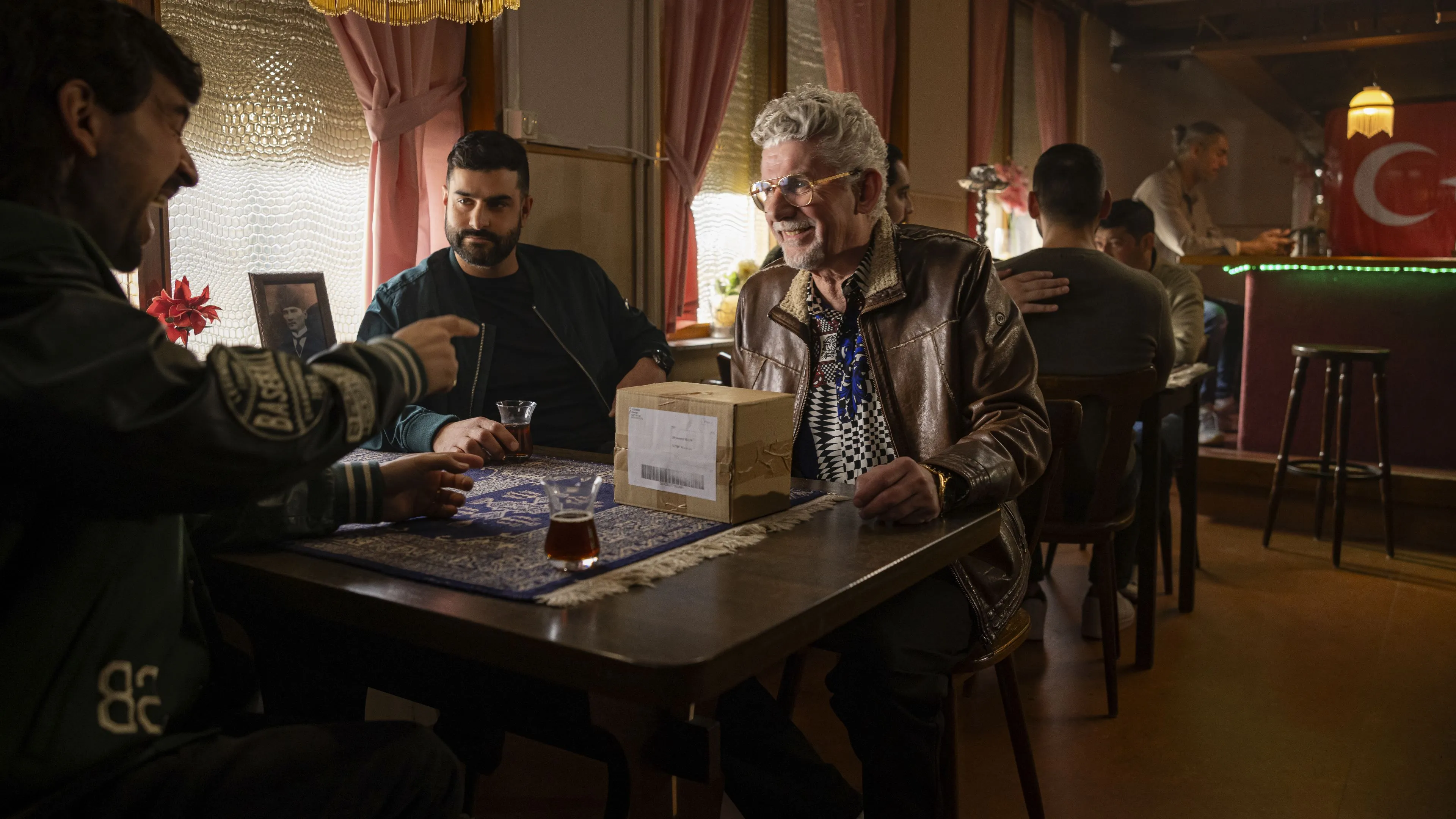 Prime Video deelt eerste exclusieve beelden van nieuwe komedieserie 'De Tatta's'